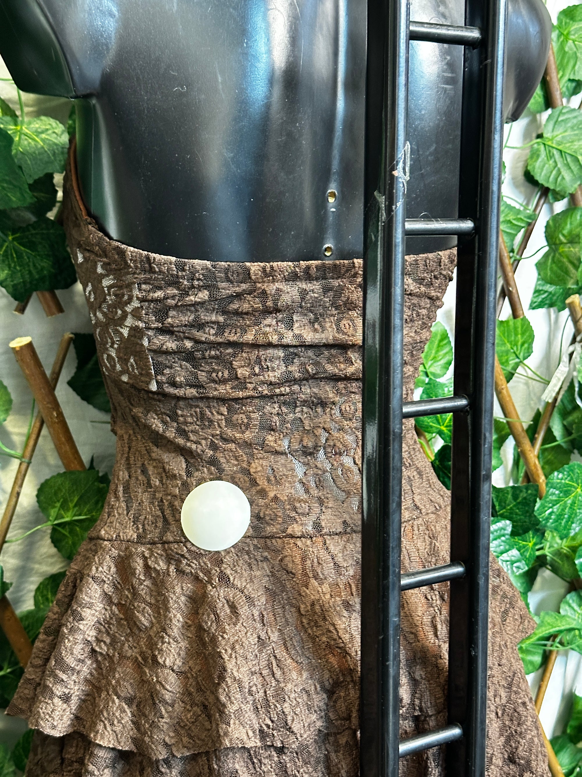 Modello crepe: vestito corto con dettaglio cerchi brillantinati coppe integrate | taglia unica
