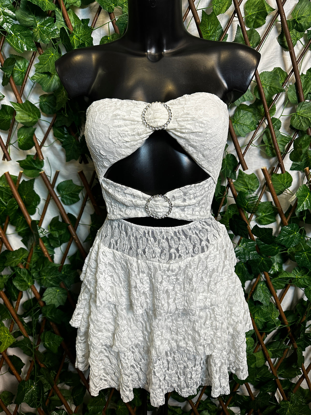 Modello crepe: vestito corto con dettaglio cerchi brillantinati coppe integrate | taglia unica
