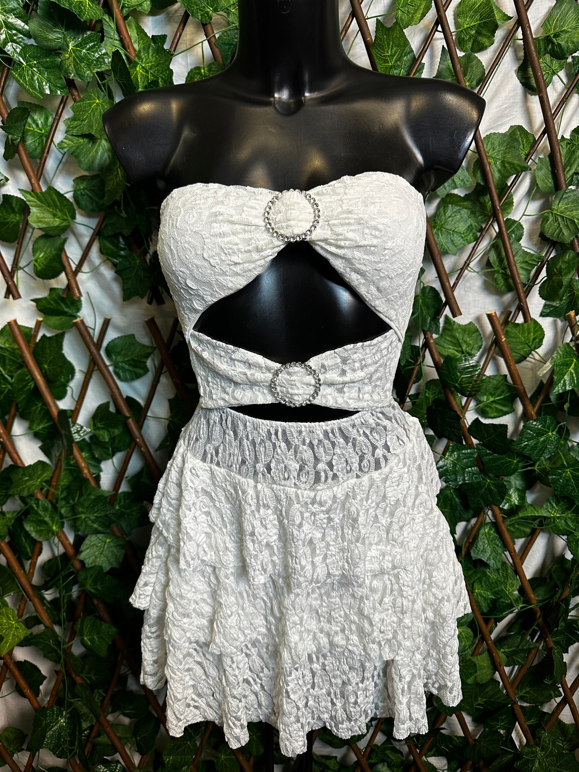 Modello crepe: vestito corto con dettaglio cerchi brillantinati coppe integrate | taglia unica