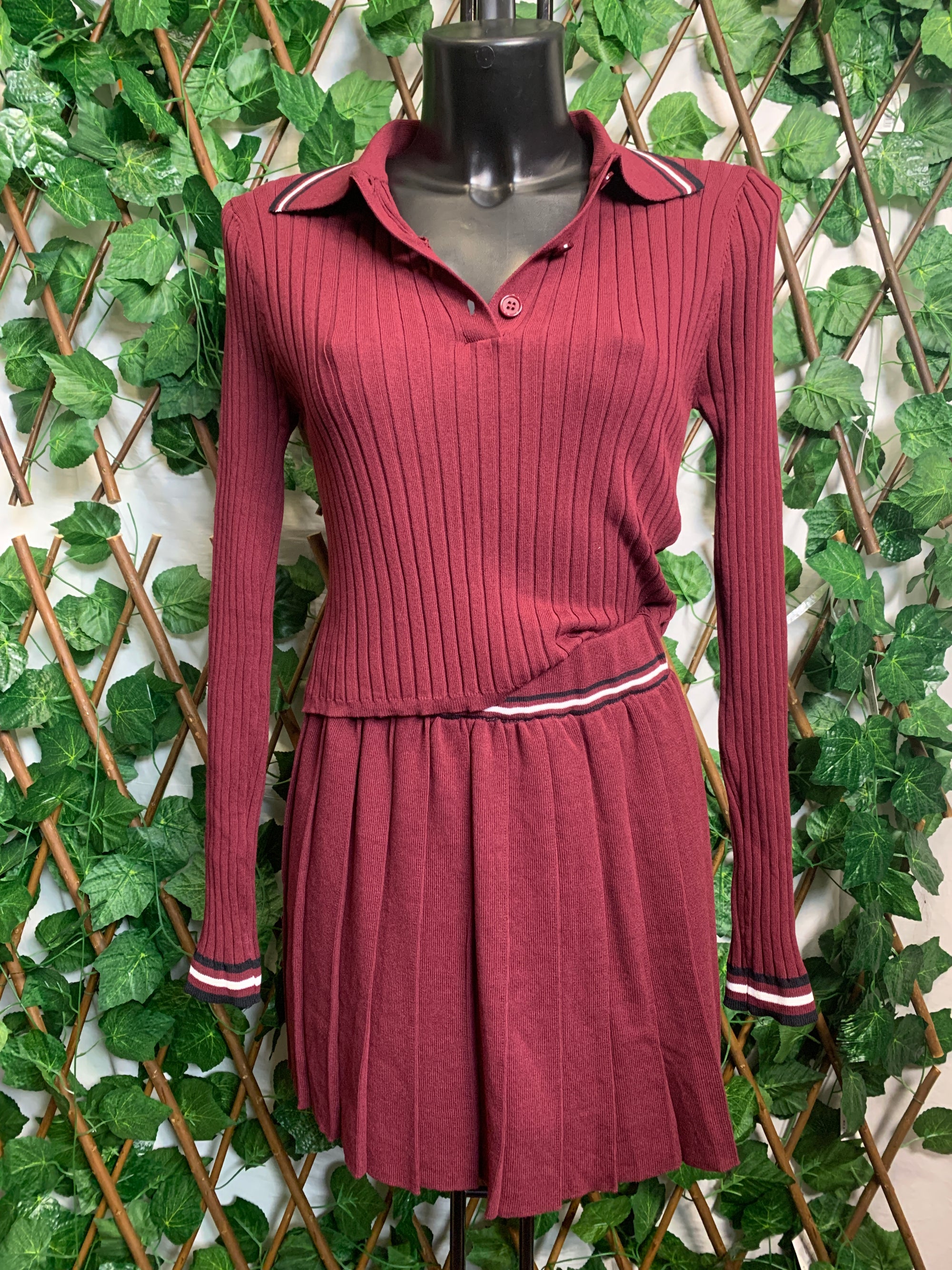 Long-sleeved suit and skirt