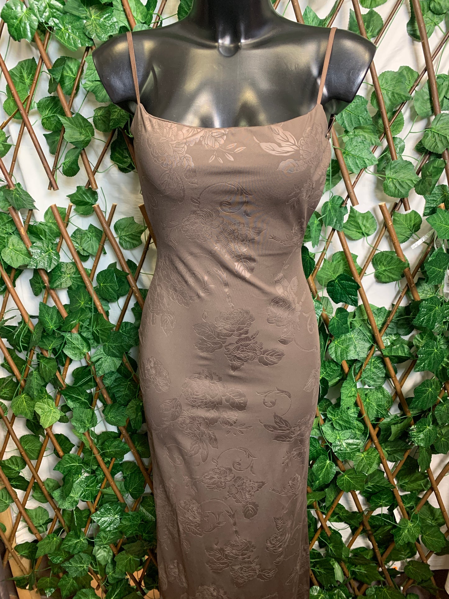 Vestito lungo elegante con la schiena aperta