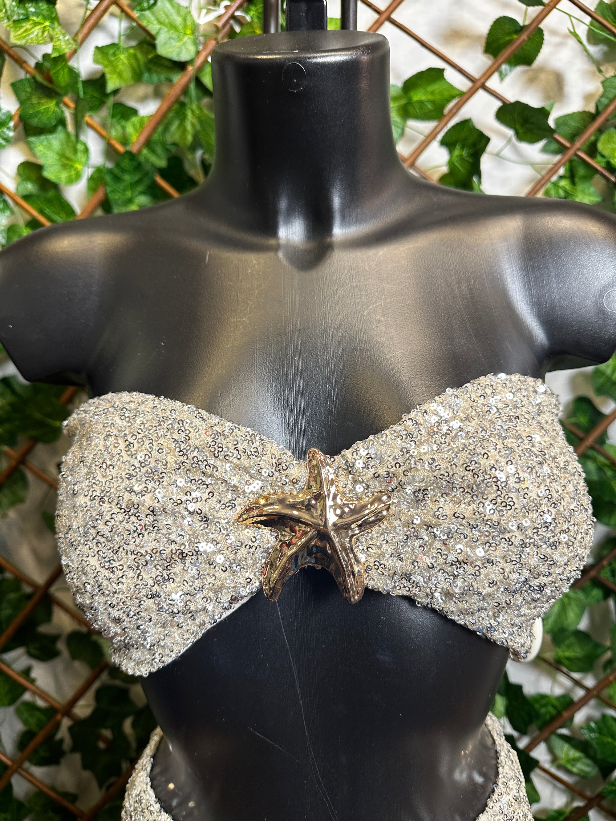 Top con stella marina dorata + gonna con pantaloncini (in paillettes) | taglia unica