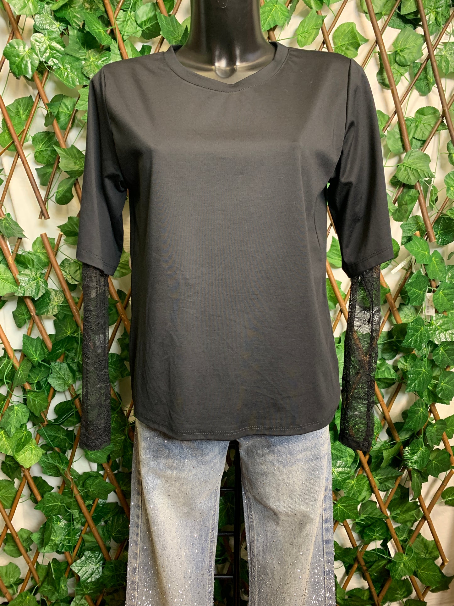 T-shirt with one-piece sleeve