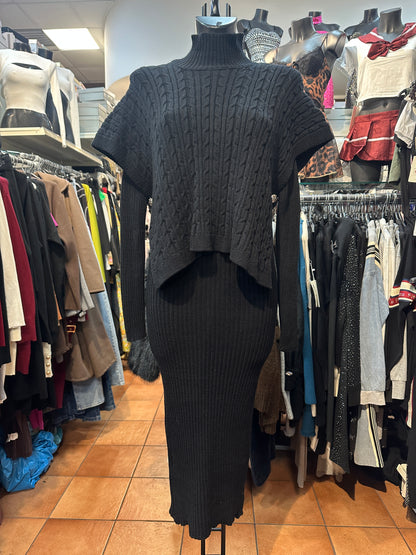 Completo in maglia vestito midi + poncho – MISTERO AVVOLGENTE 🖤✨