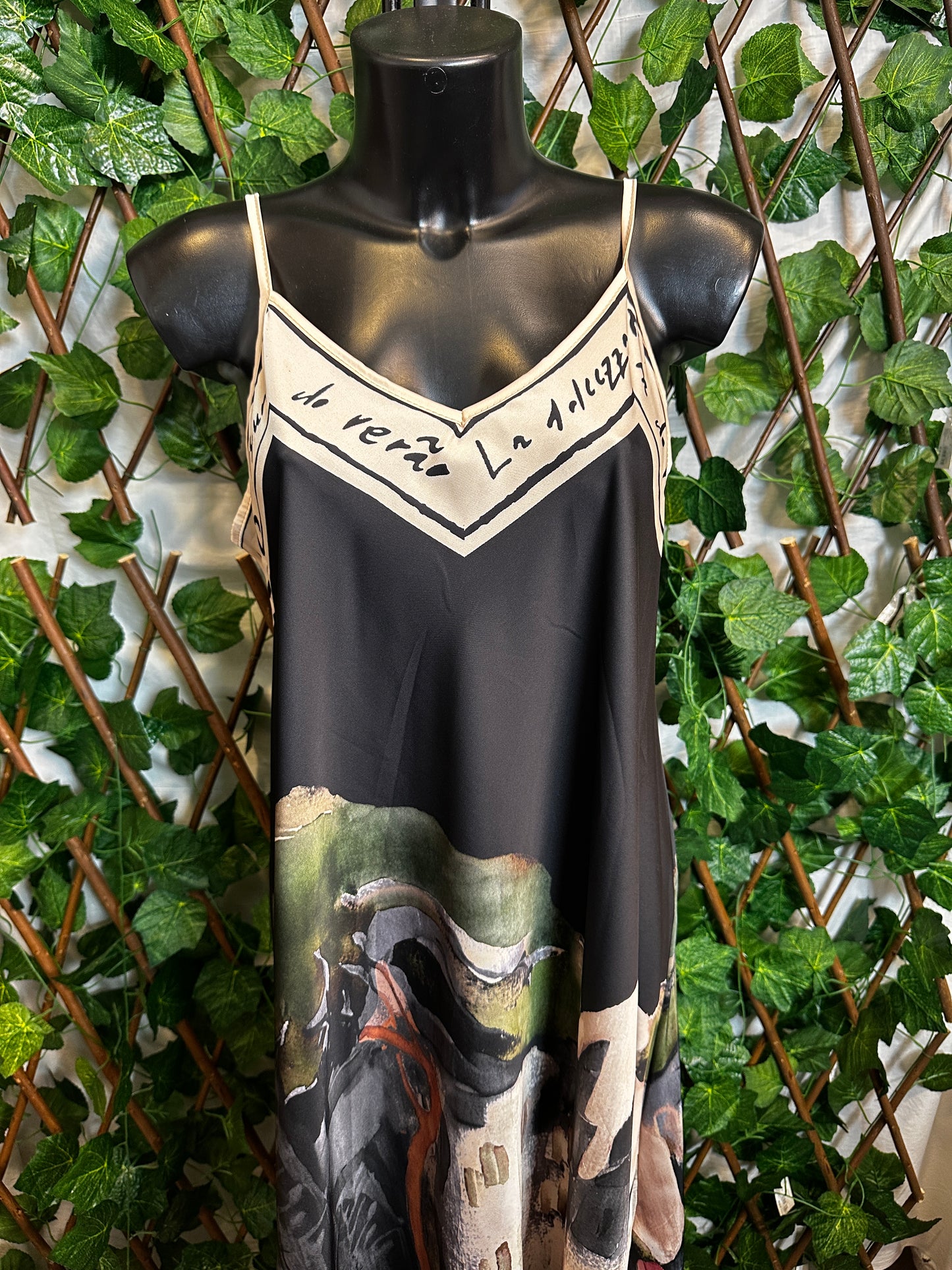 Lightweight dress with a silky art print | one size