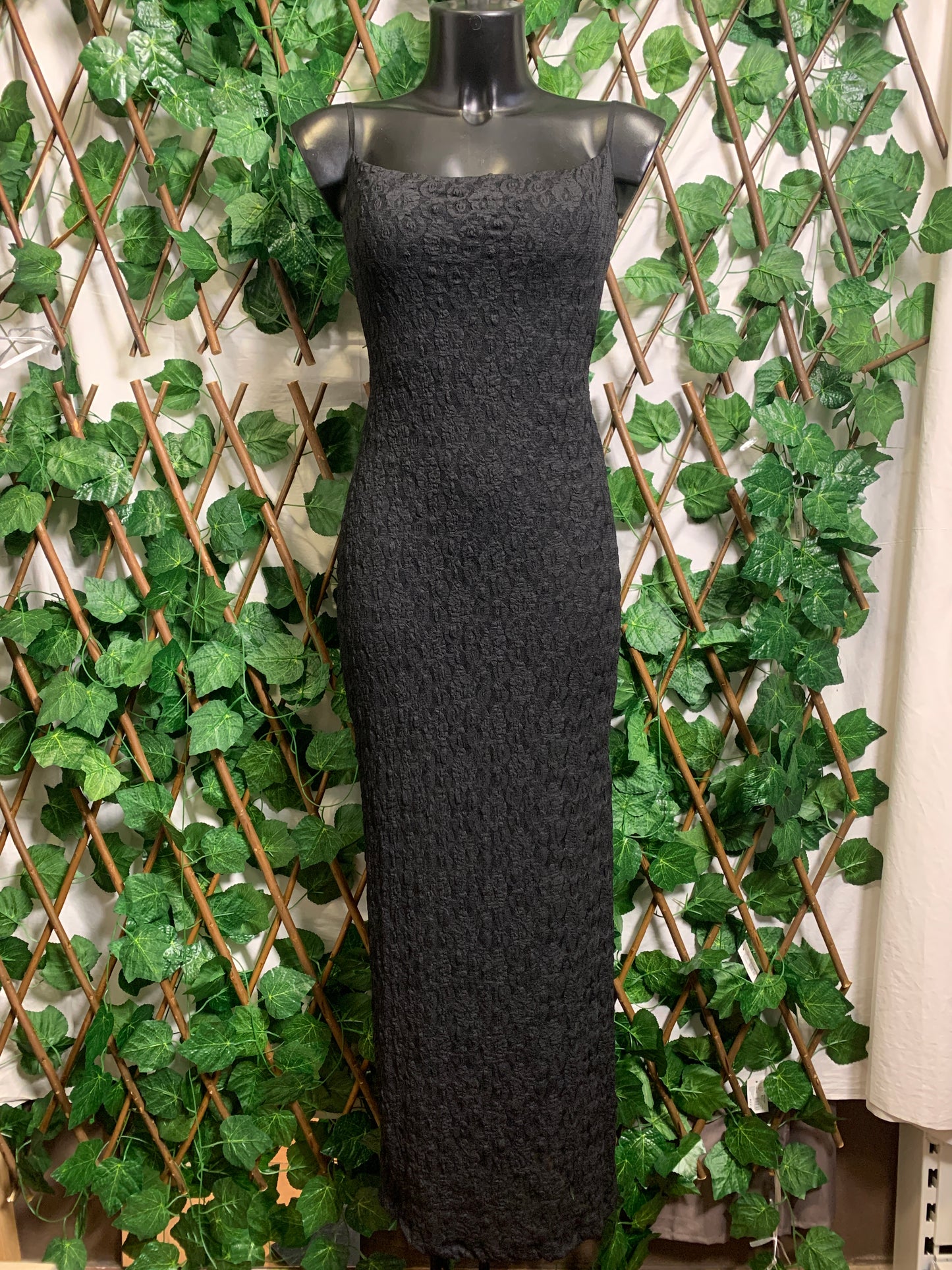 Crepe dress with open back 