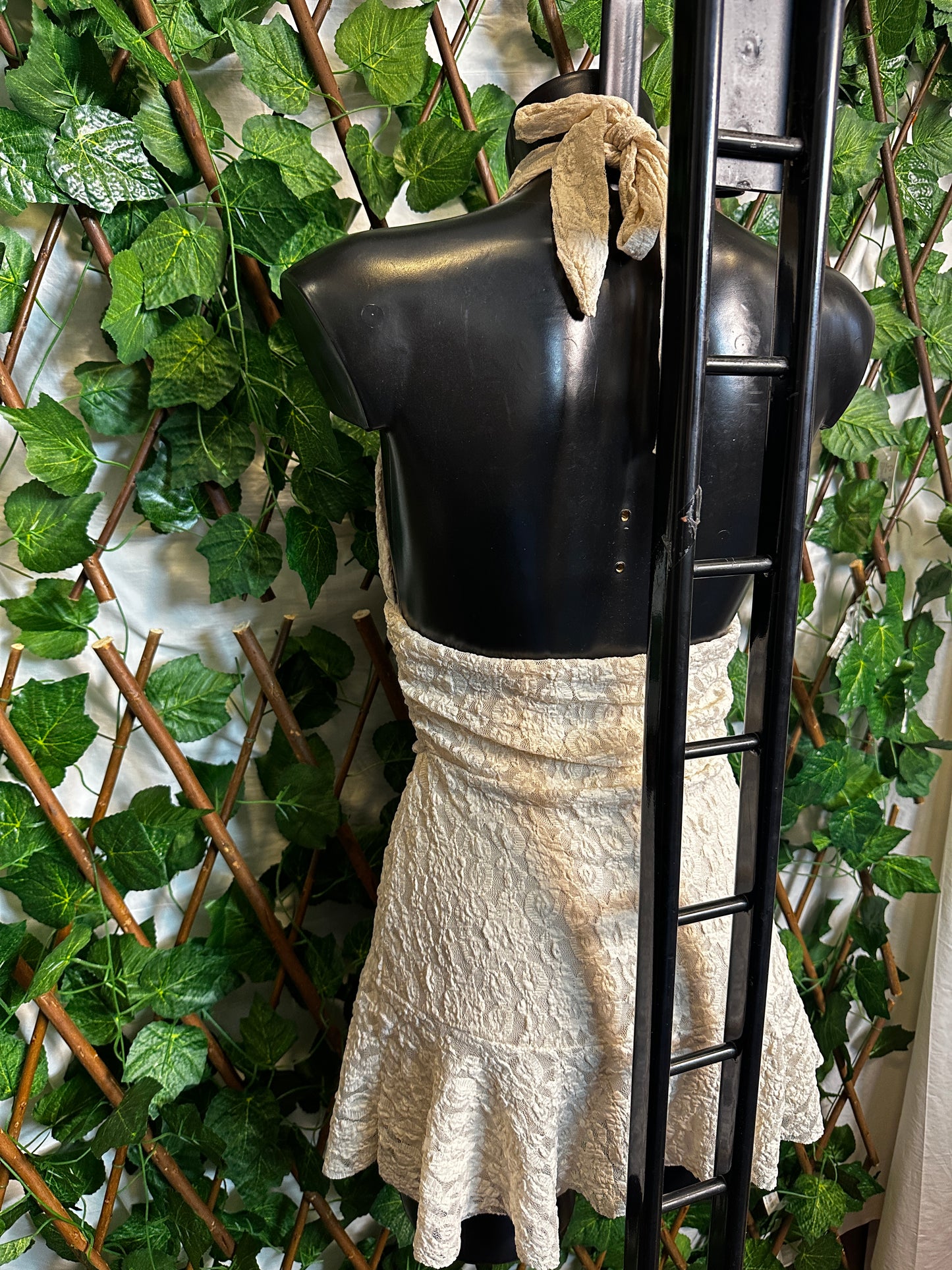 Crepe style: deep neckline with cups and open back, with shorts tucked in | one size