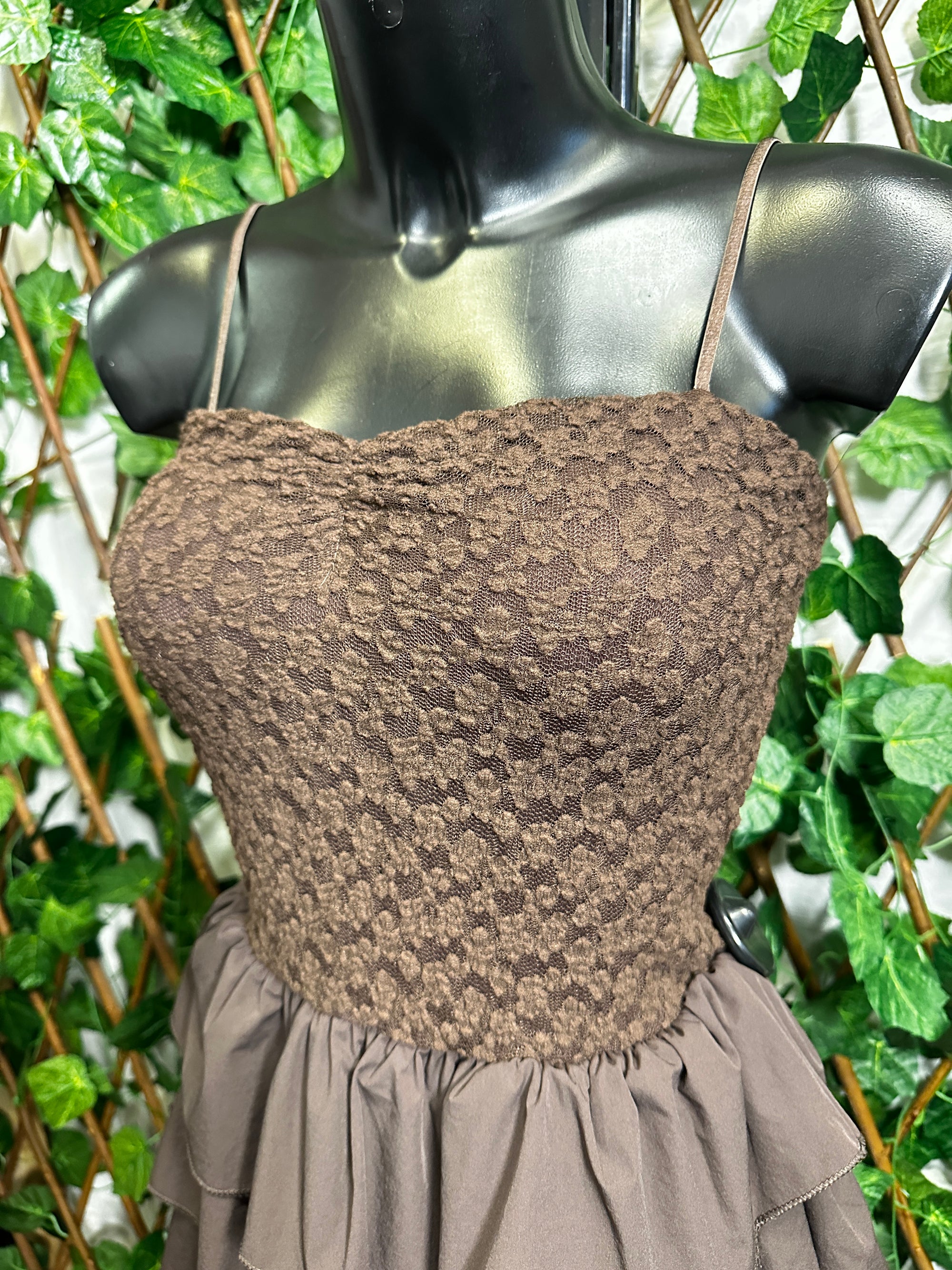 Modello crepe: vestito corto con la gonna svasata e bretelle regolabile | taglia unica