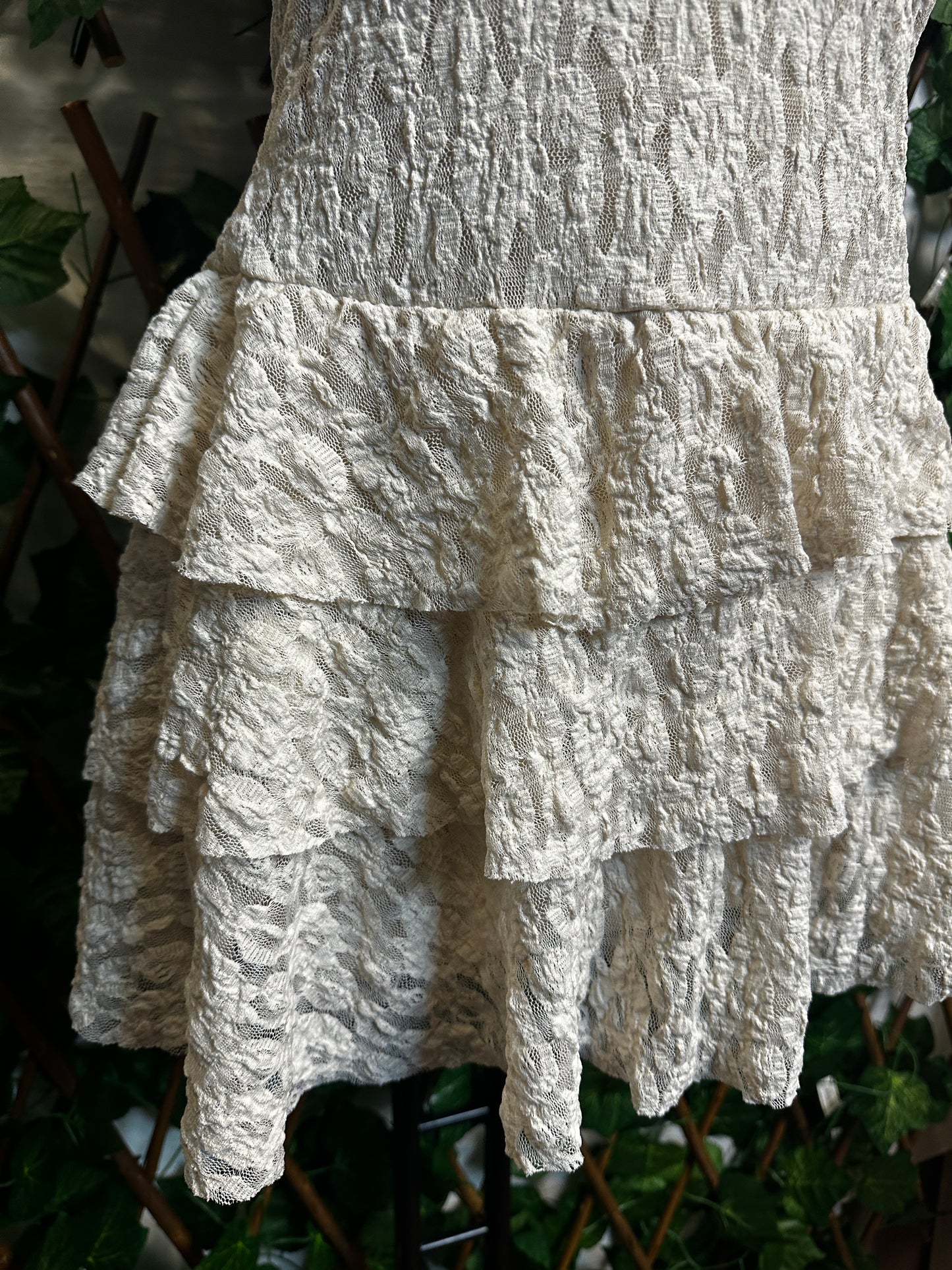 Crepe model: short dress with cups and ruffled skirt | one size