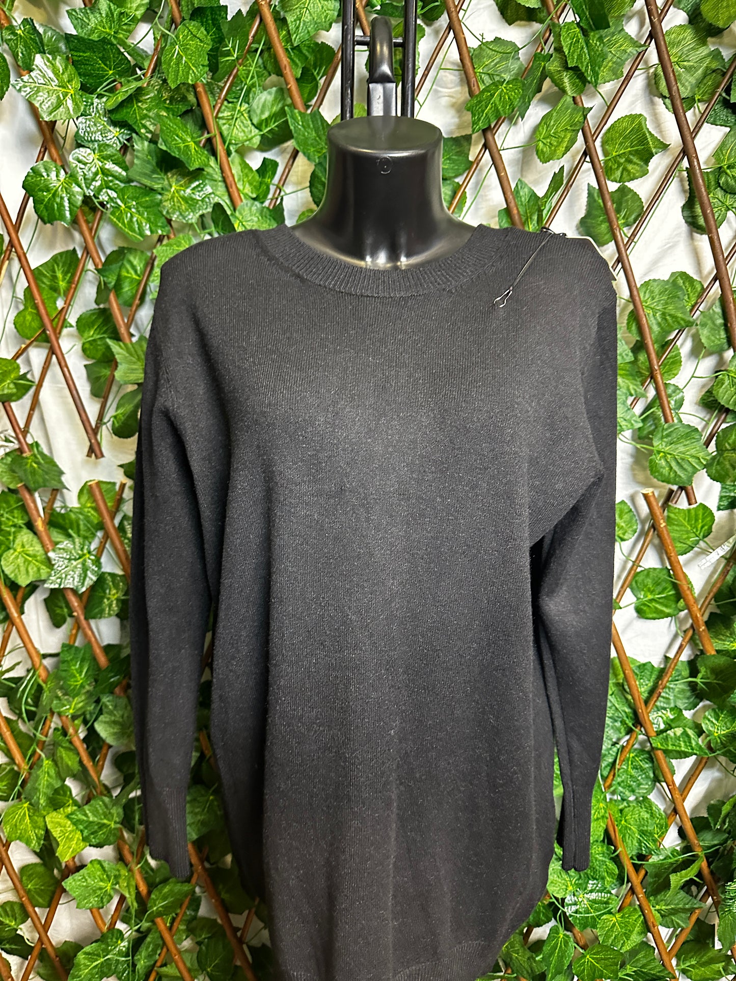 Maglione lungo largo con apertura sulla schiena