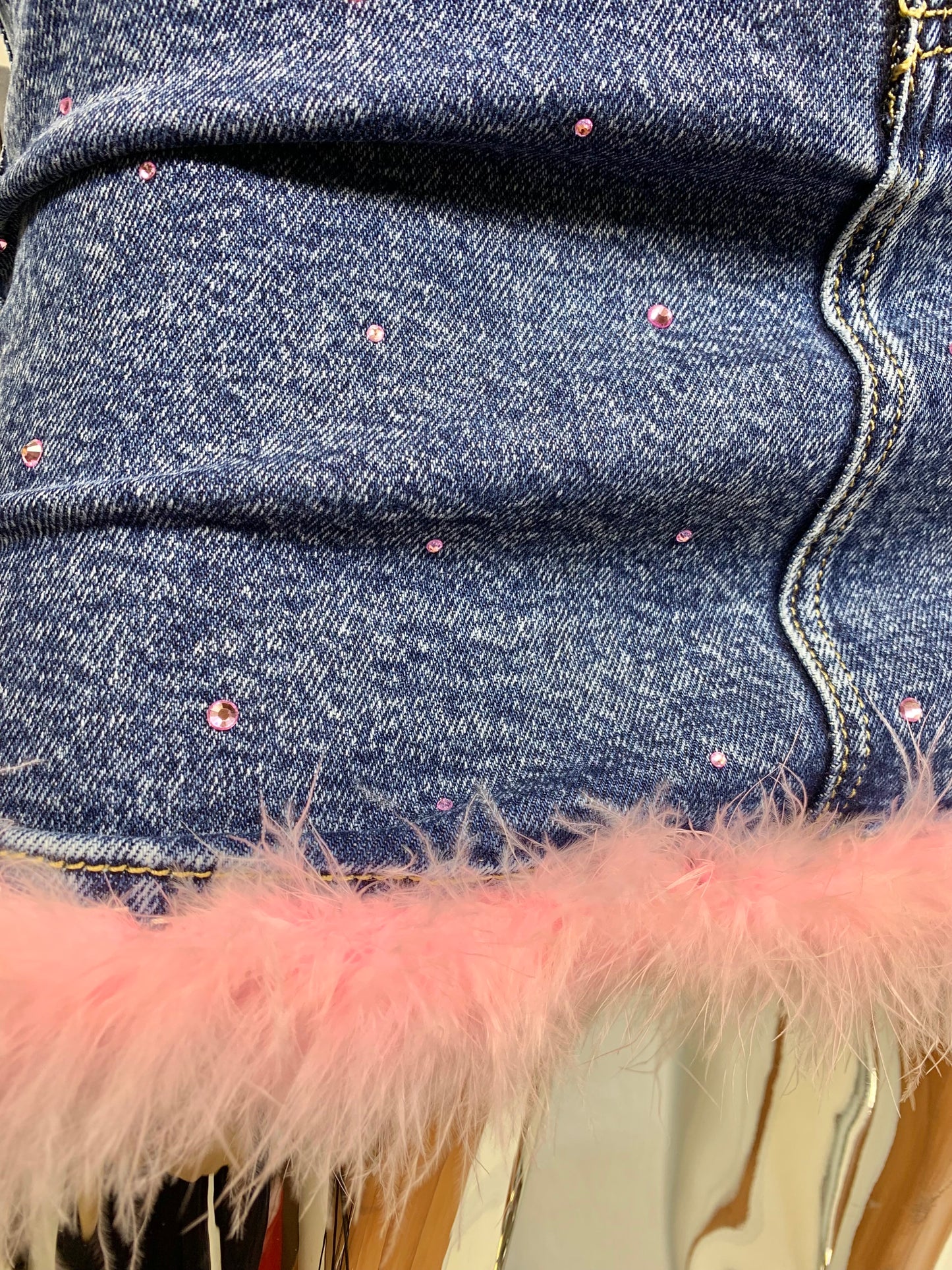 PRIMAVERA 2024 | Gonna jeans, con dettaglio pelo e strass rosa