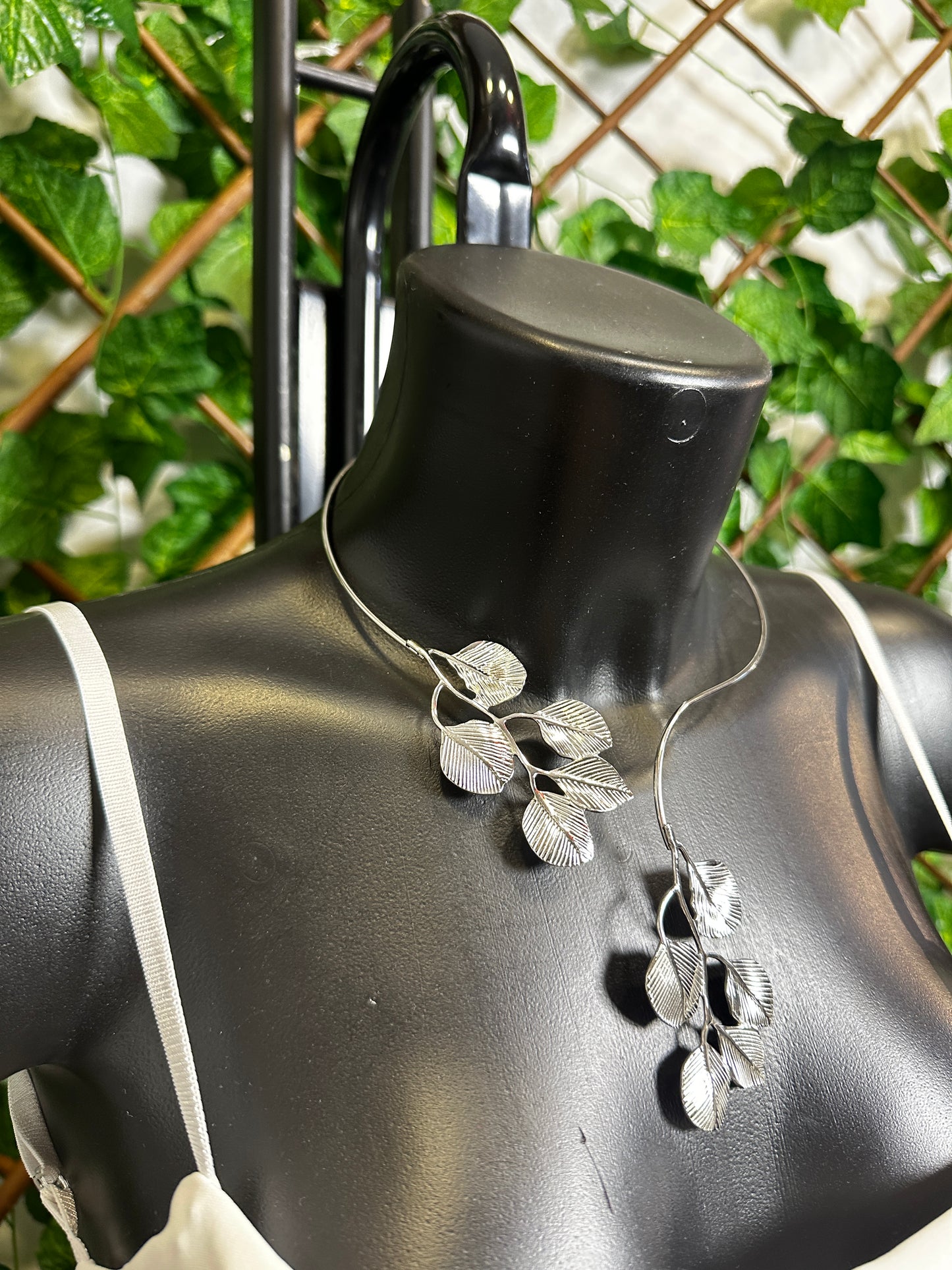 Flower-shaped necklace