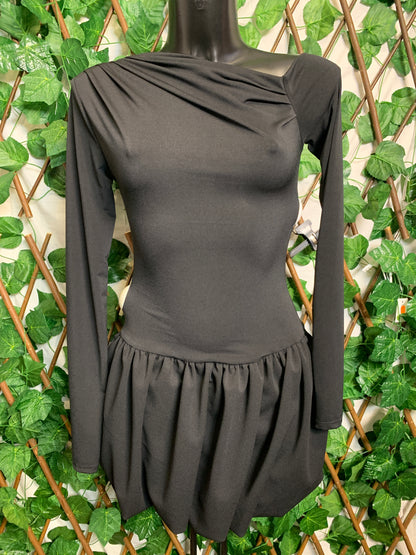 Vestito corto asimmetrico con gonna palloncino