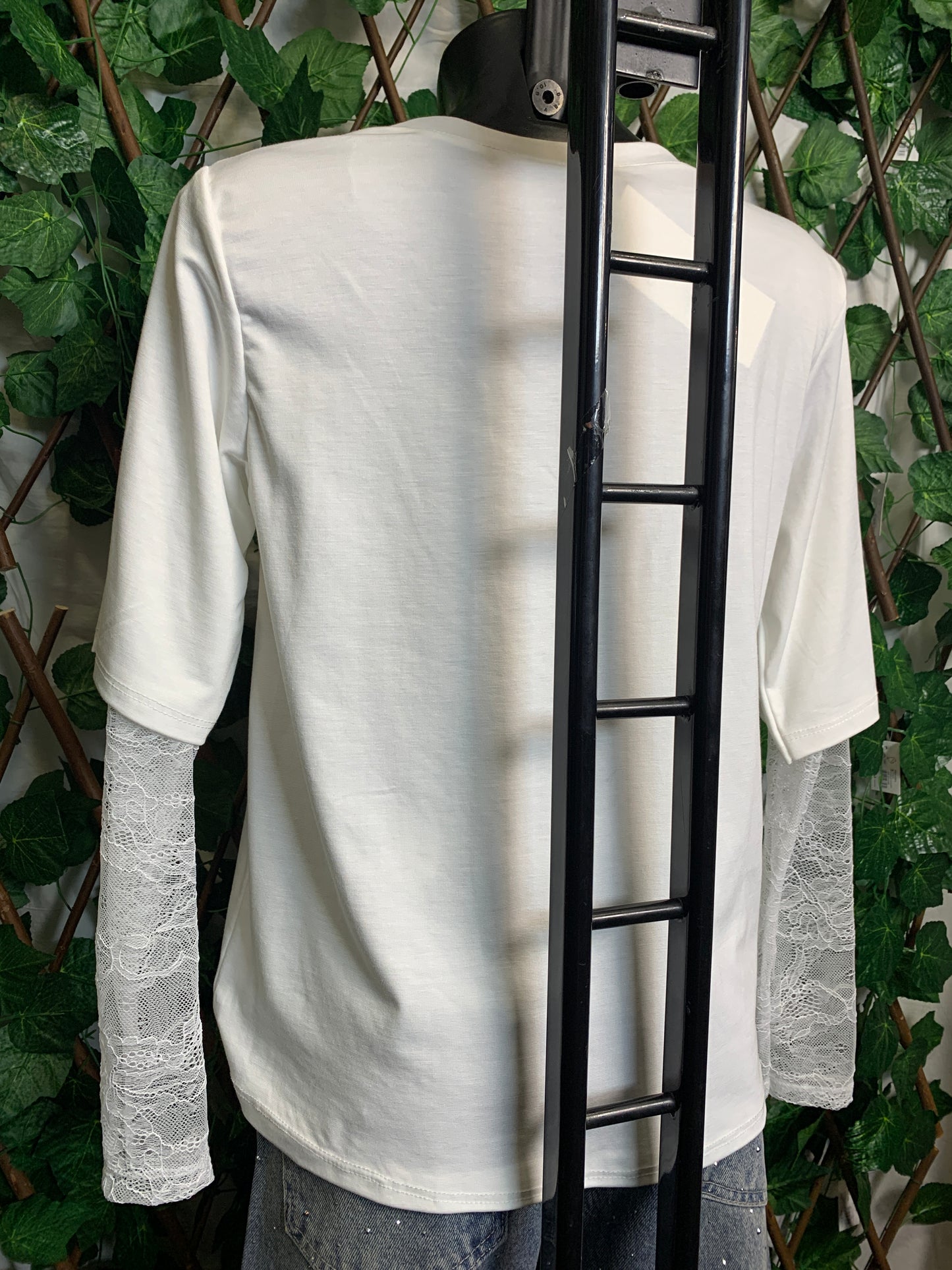 T-shirt with one-piece sleeve