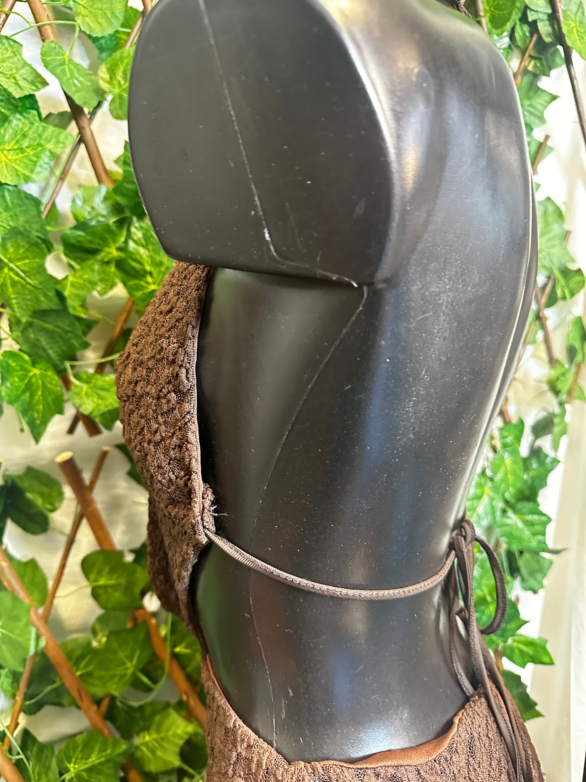 Modello crepe: vestito corto con la scollatura profonda le lacci sul collo e schiena | taglia unica