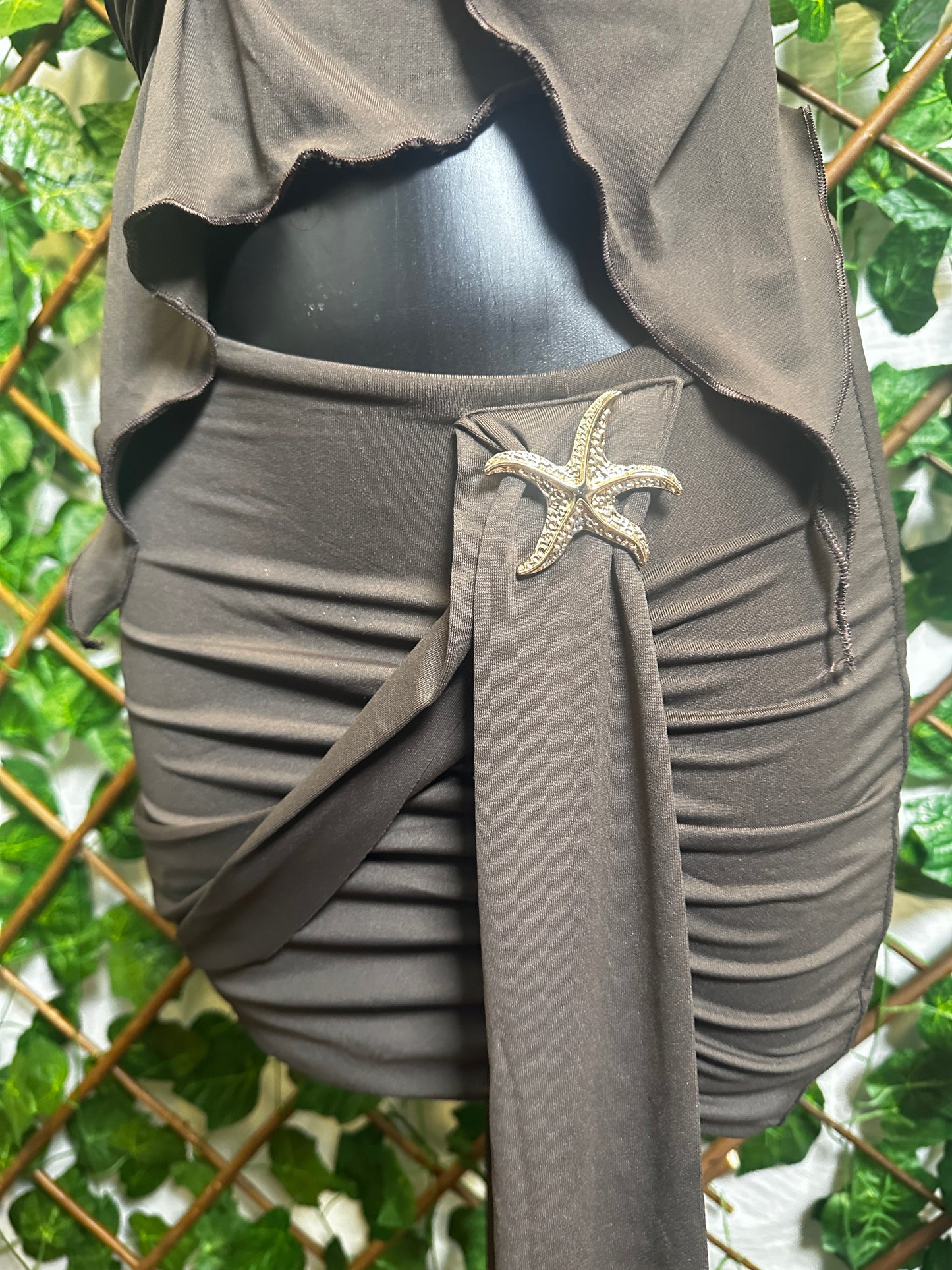 Low-cut top and gathered skirt with starfish detail | one size