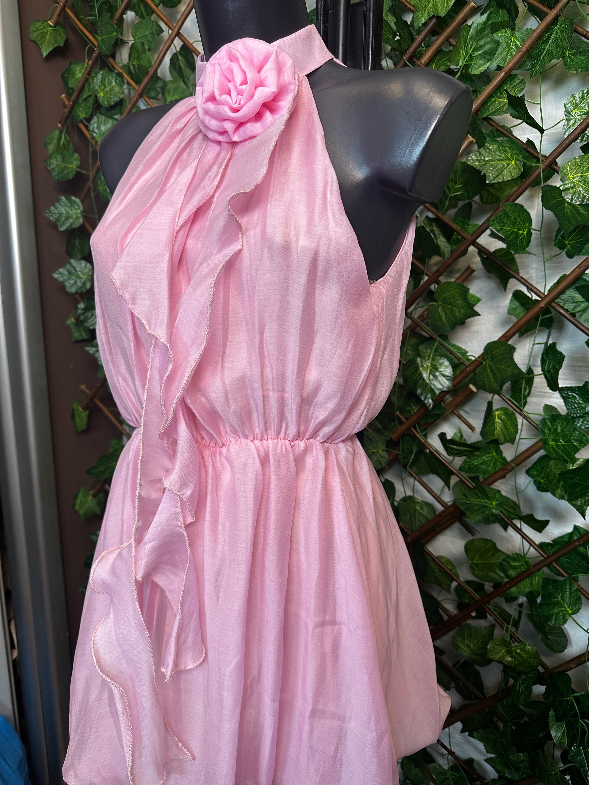 Vestito corto con dettaglio fiore
