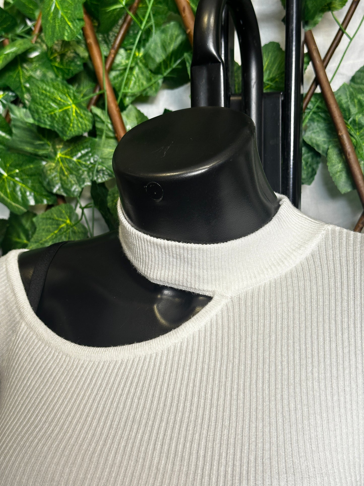 Maglia corta con con Cut-out e le maniche lunghe