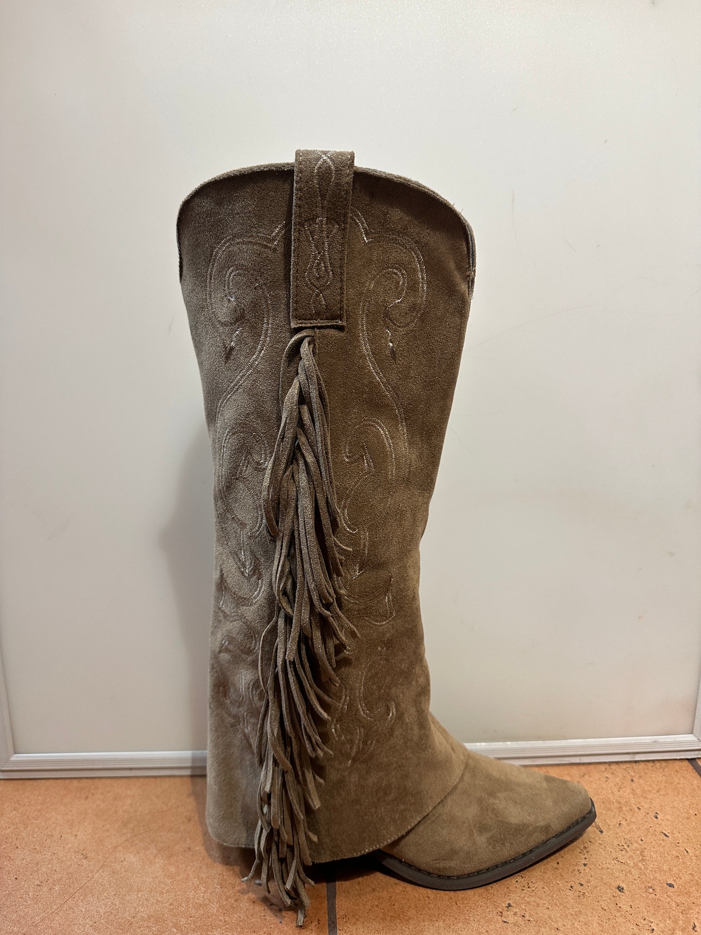 Stivali Cowboy Scamosciati con Frange – SPIRITO SELVAGGIO 🤠🔥