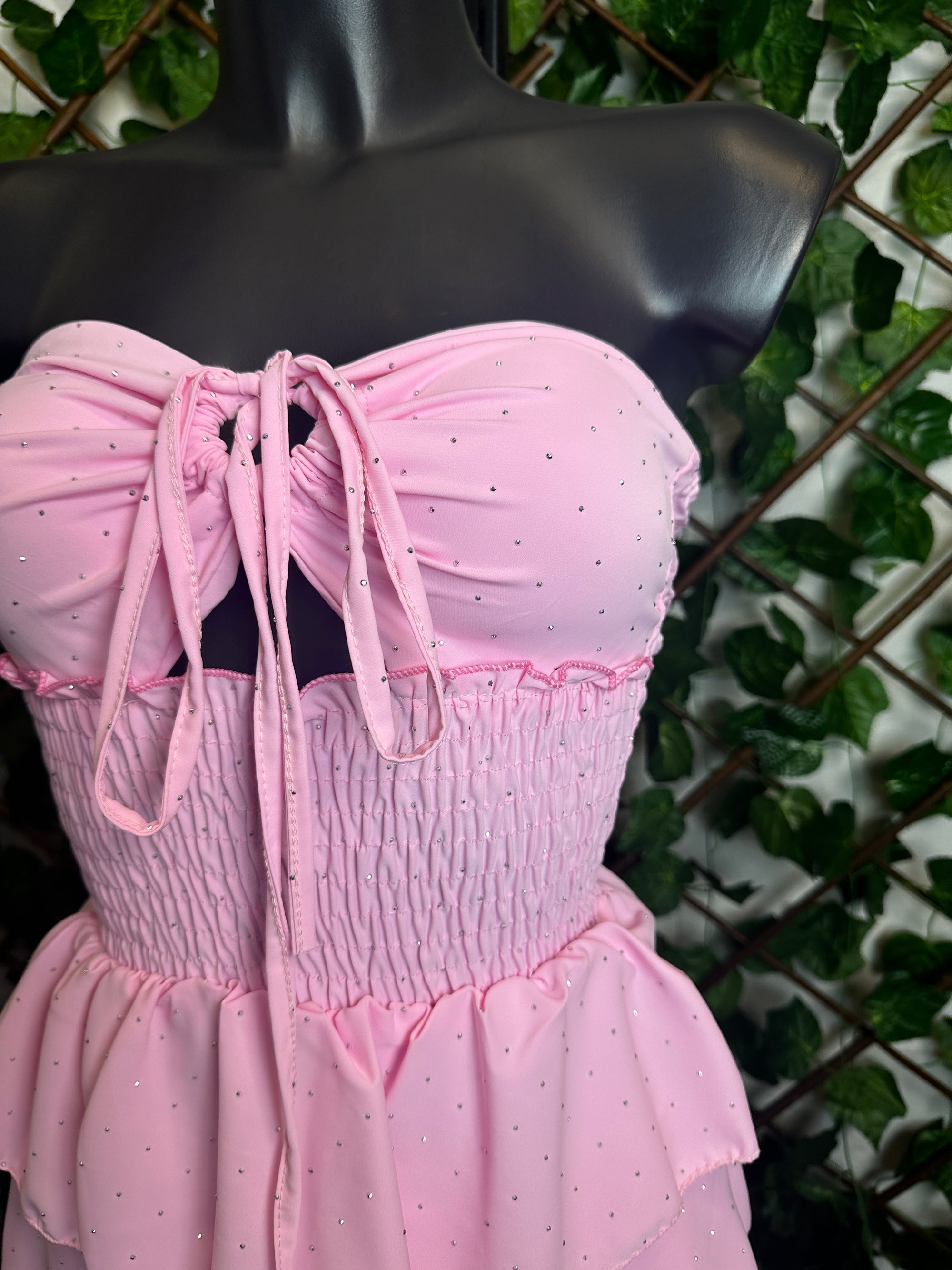 Vestito corto senza spalline, sotto svasato, con brillantini