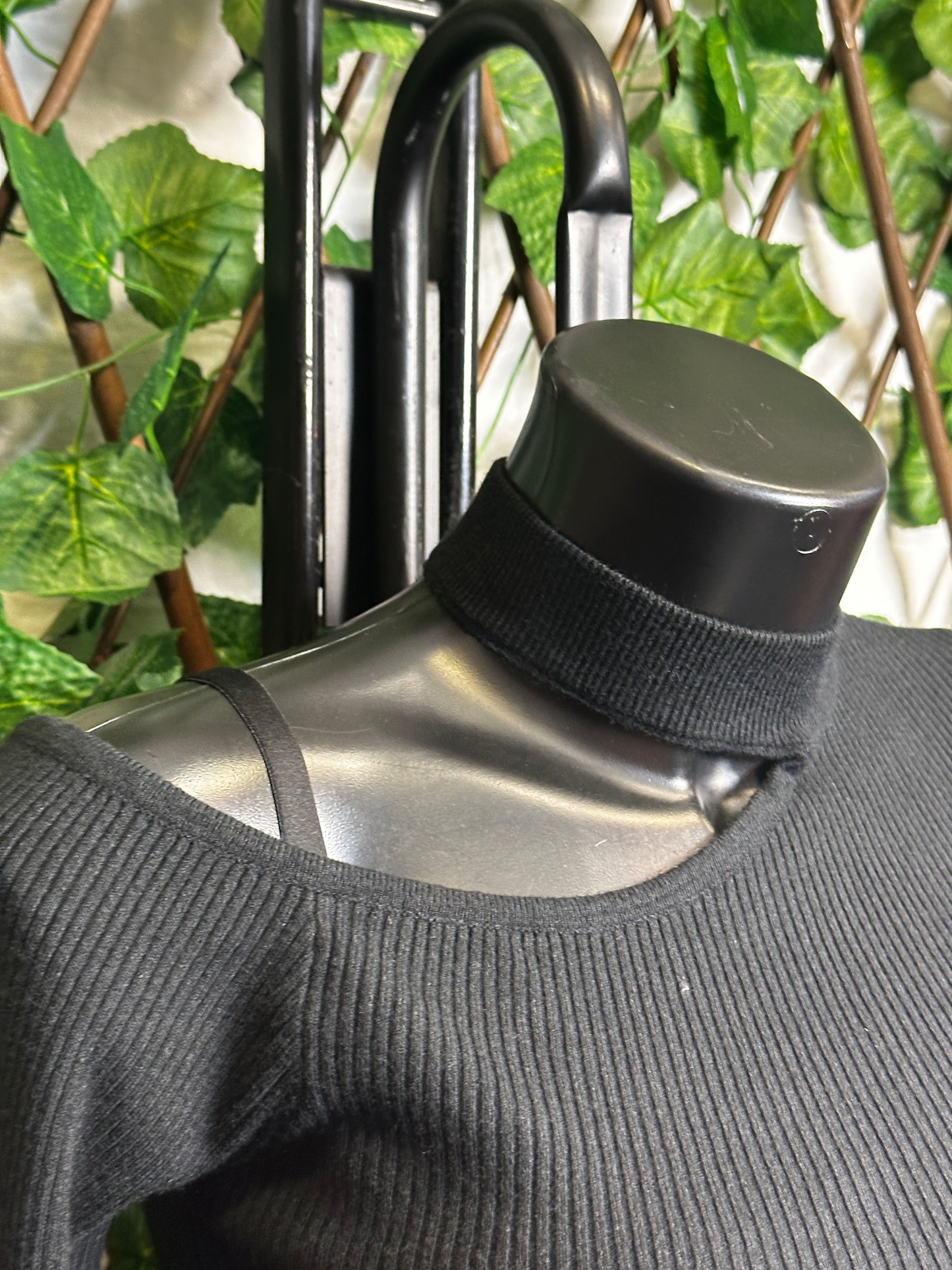 Maglia corta con con Cut-out e le maniche lunghe