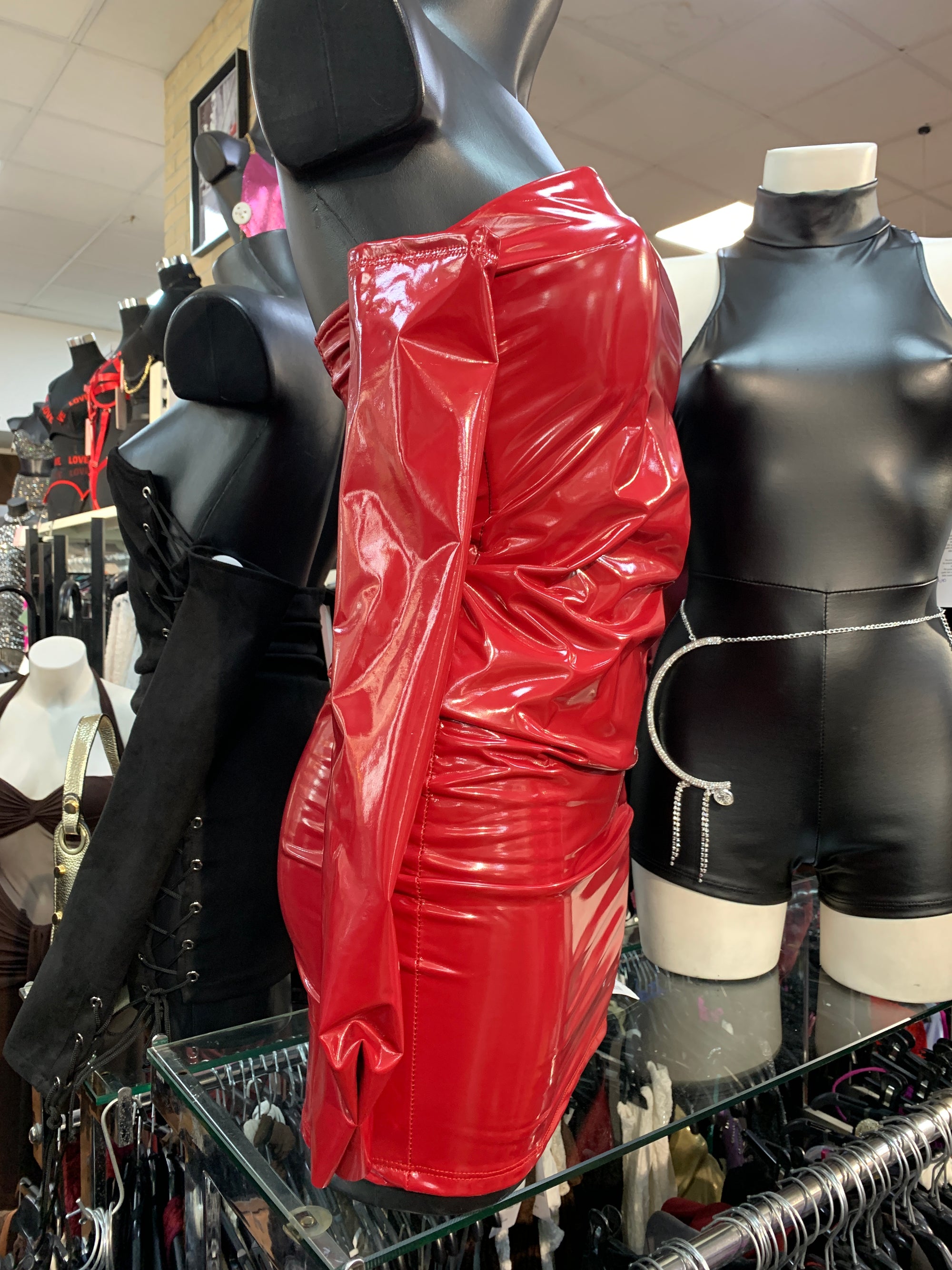Vestito corto in vernice