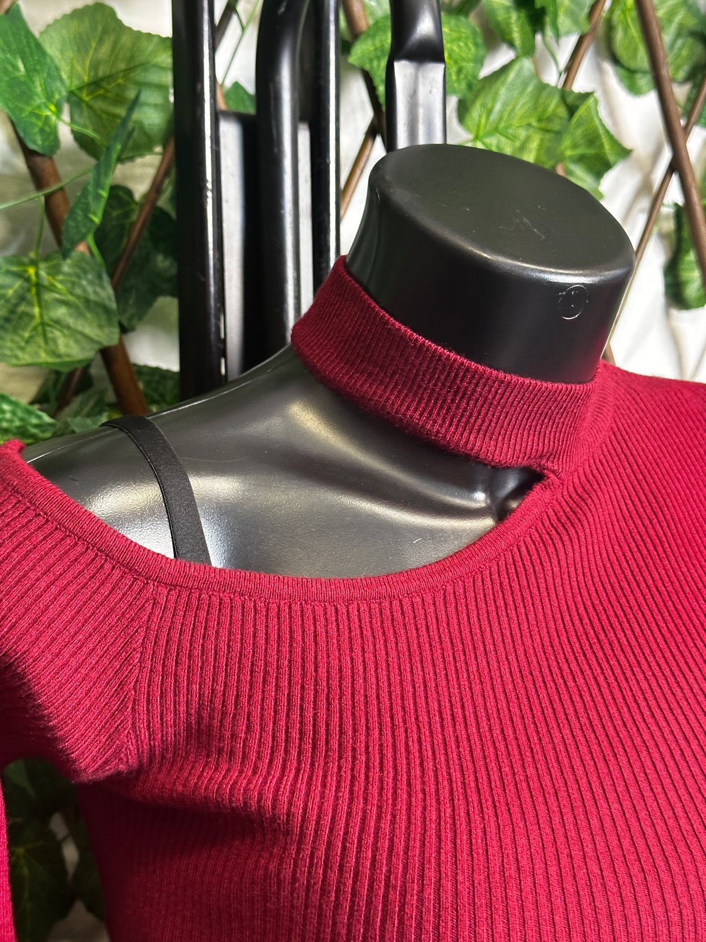 Maglia corta con con Cut-out e le maniche lunghe