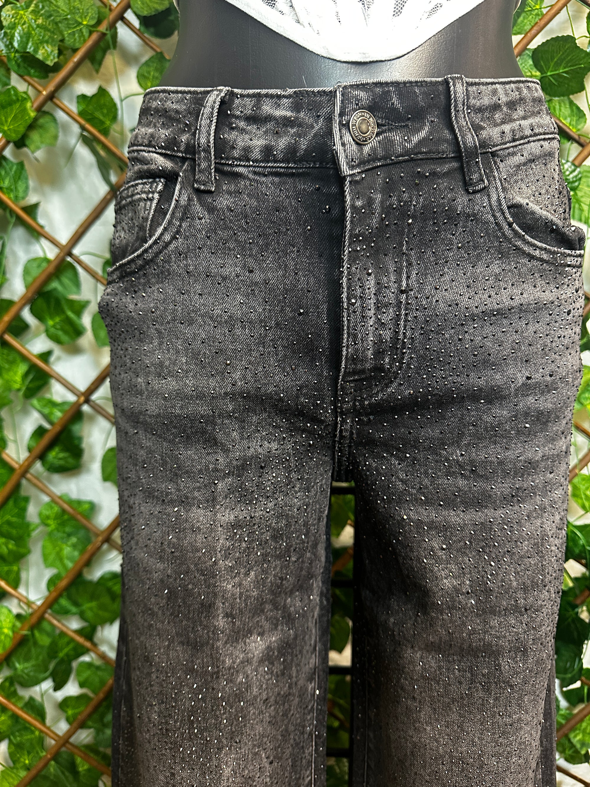 Jeans scuro con brillantini neri