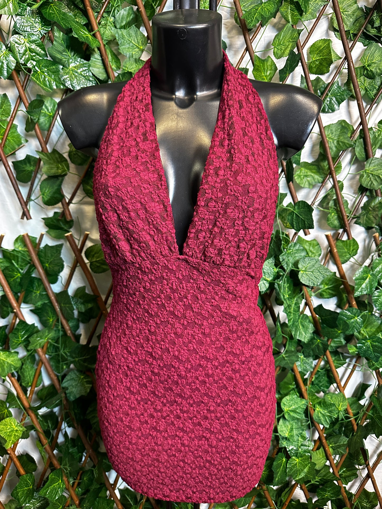 Crepe style: short dress with a deep neckline | one size