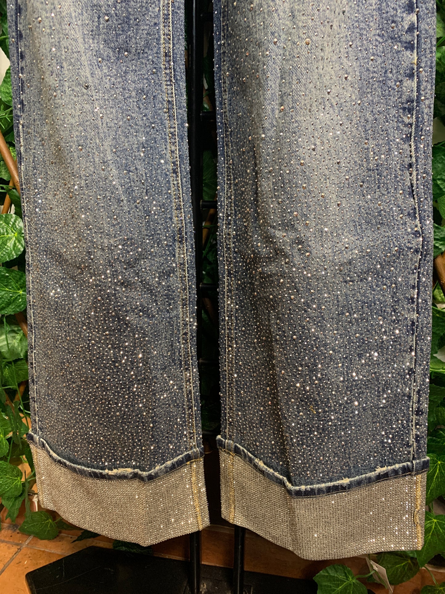 Shiny jeans with crease