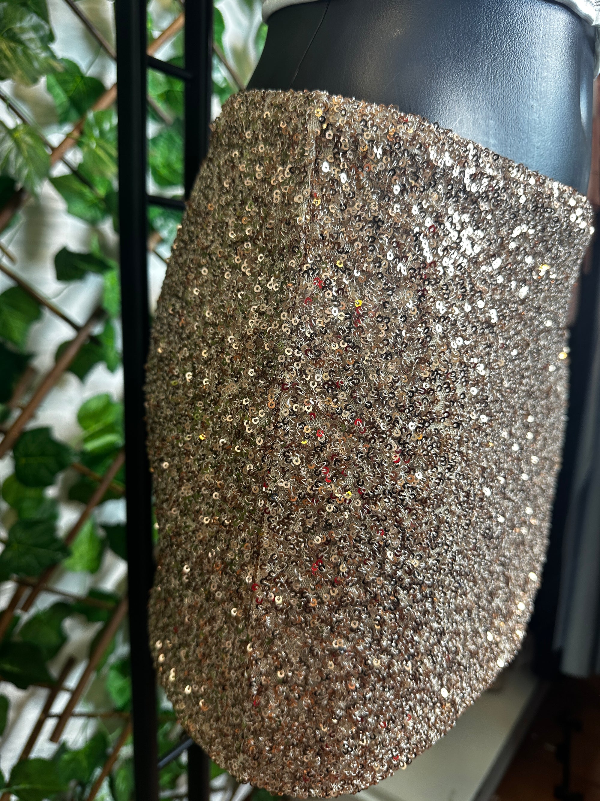 Top con stella marina dorata + gonna con pantaloncini (in paillettes) | taglia unica