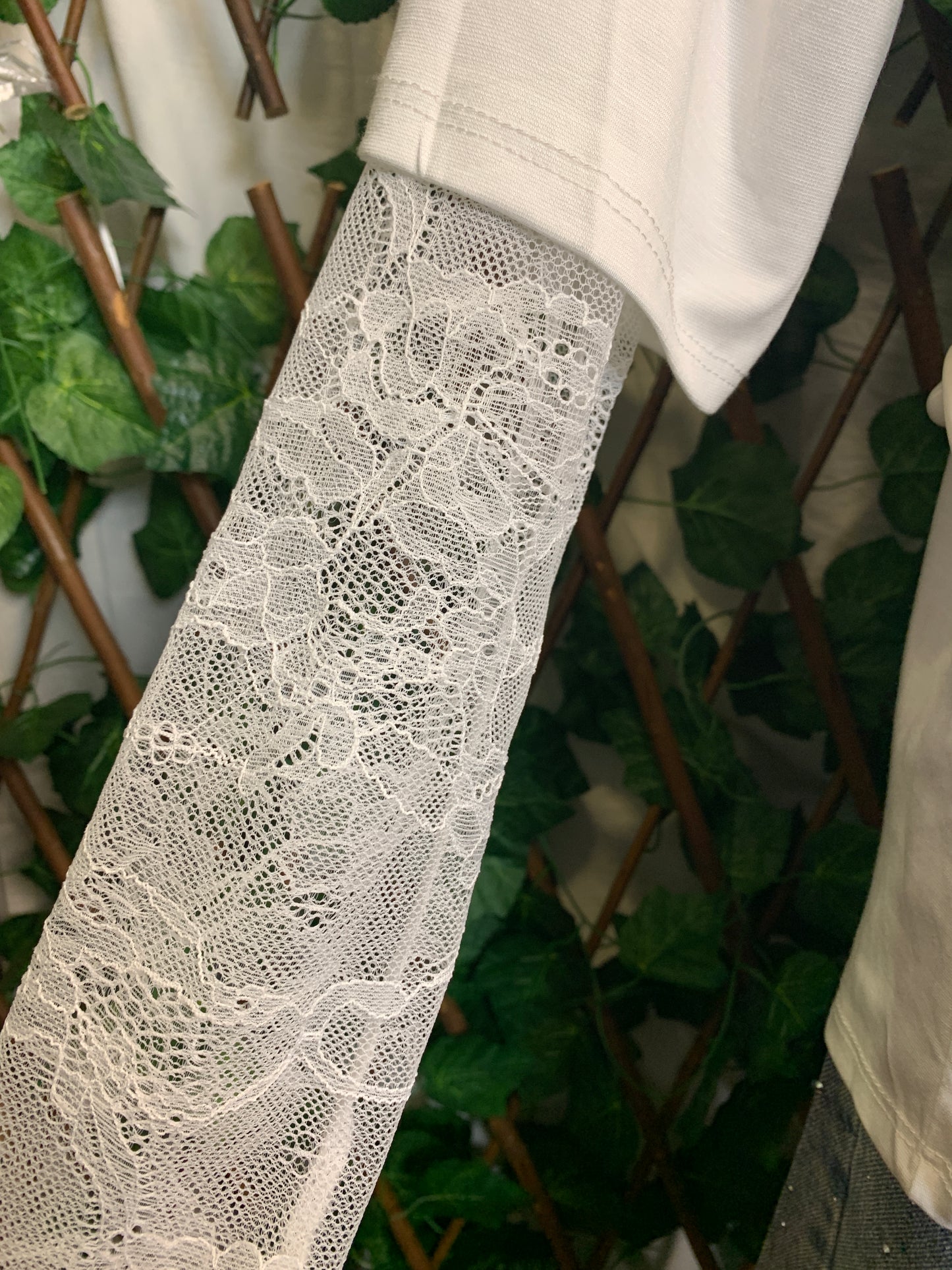 T-shirt with one-piece sleeve