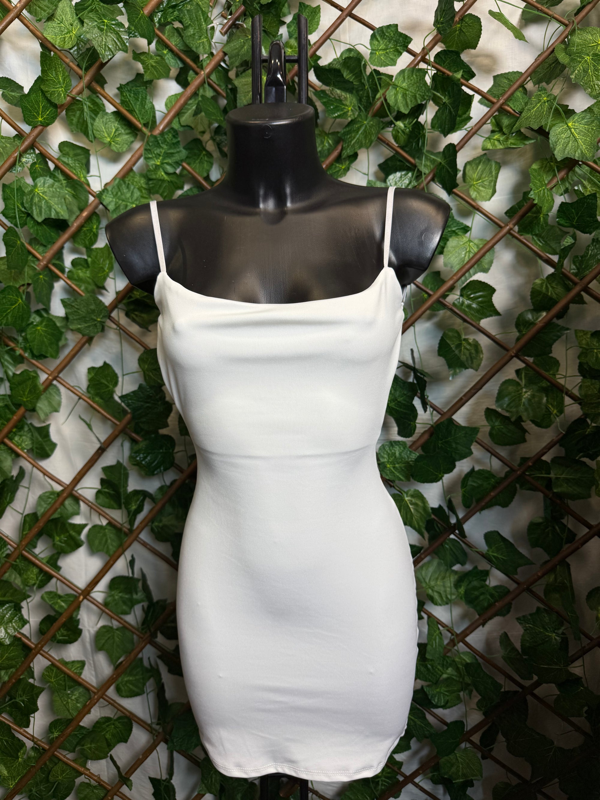 Vestito corto dietro scoperto con arricciatura