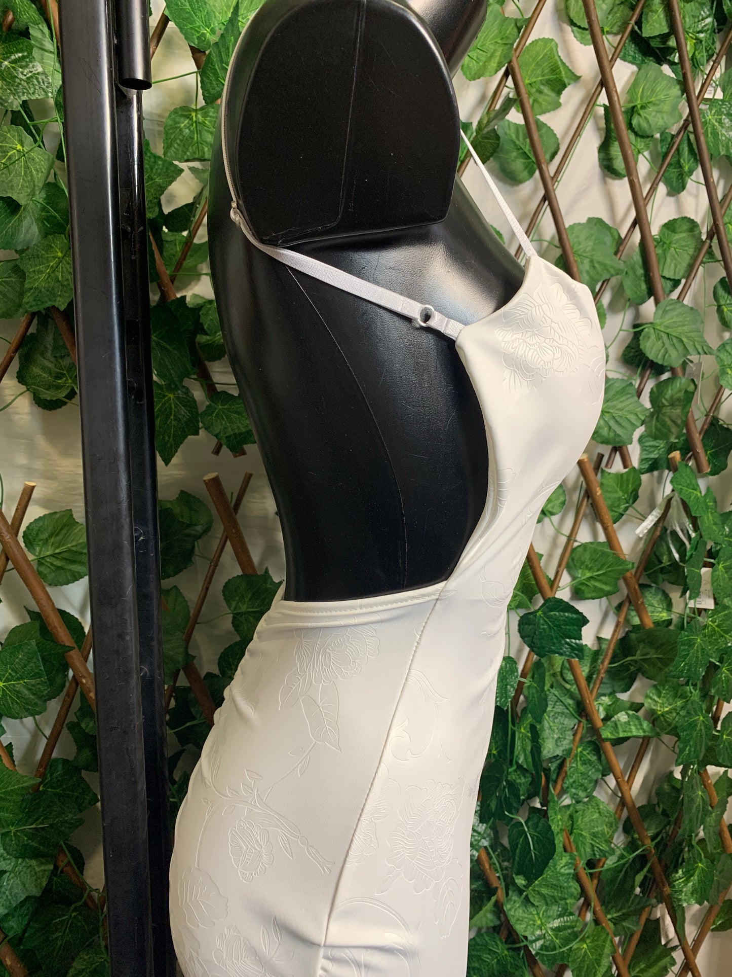 Vestito lungo elegante con la schiena aperta