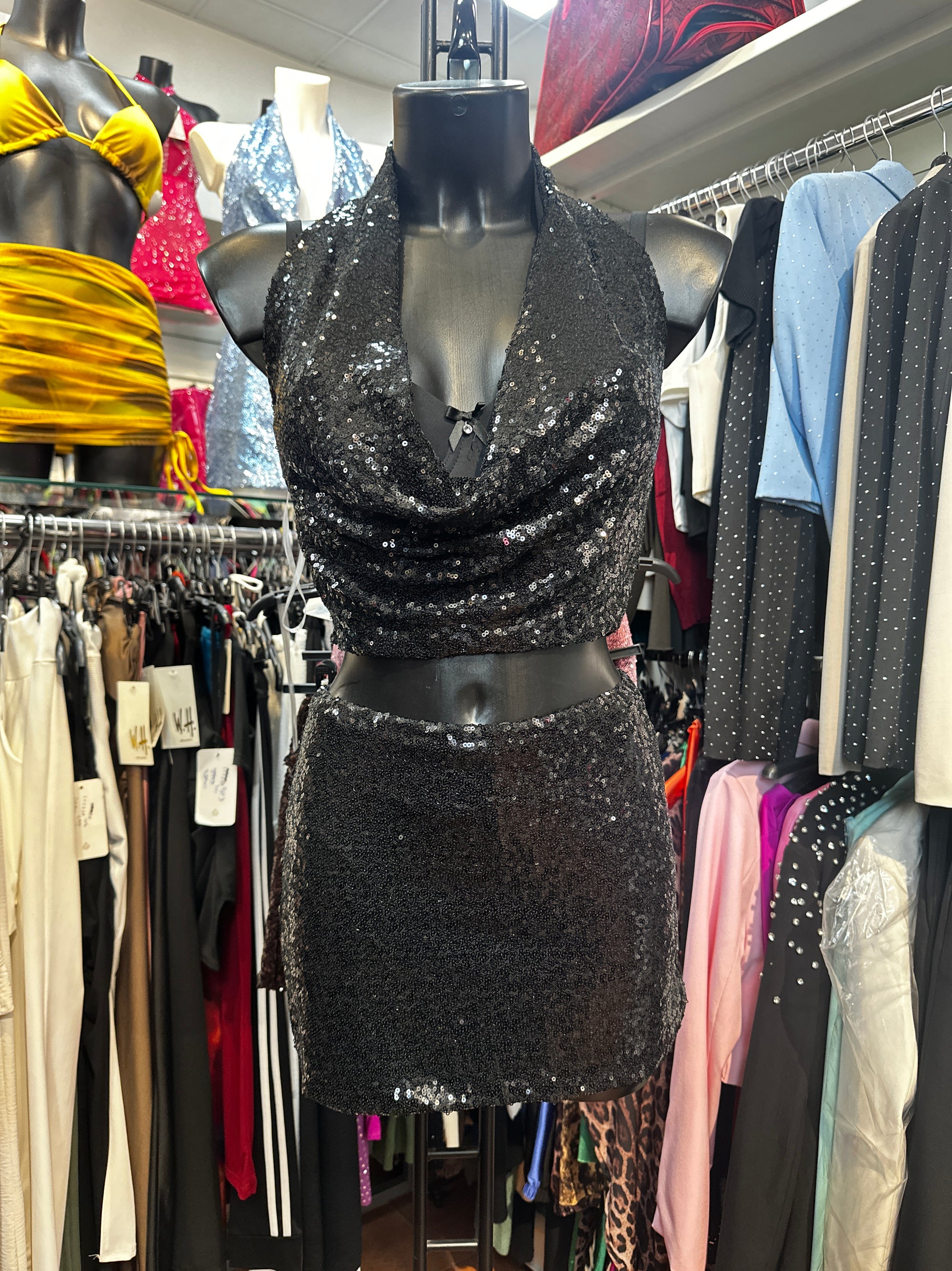 Completo in paillettes: top scollato e minigonna | taglia unica