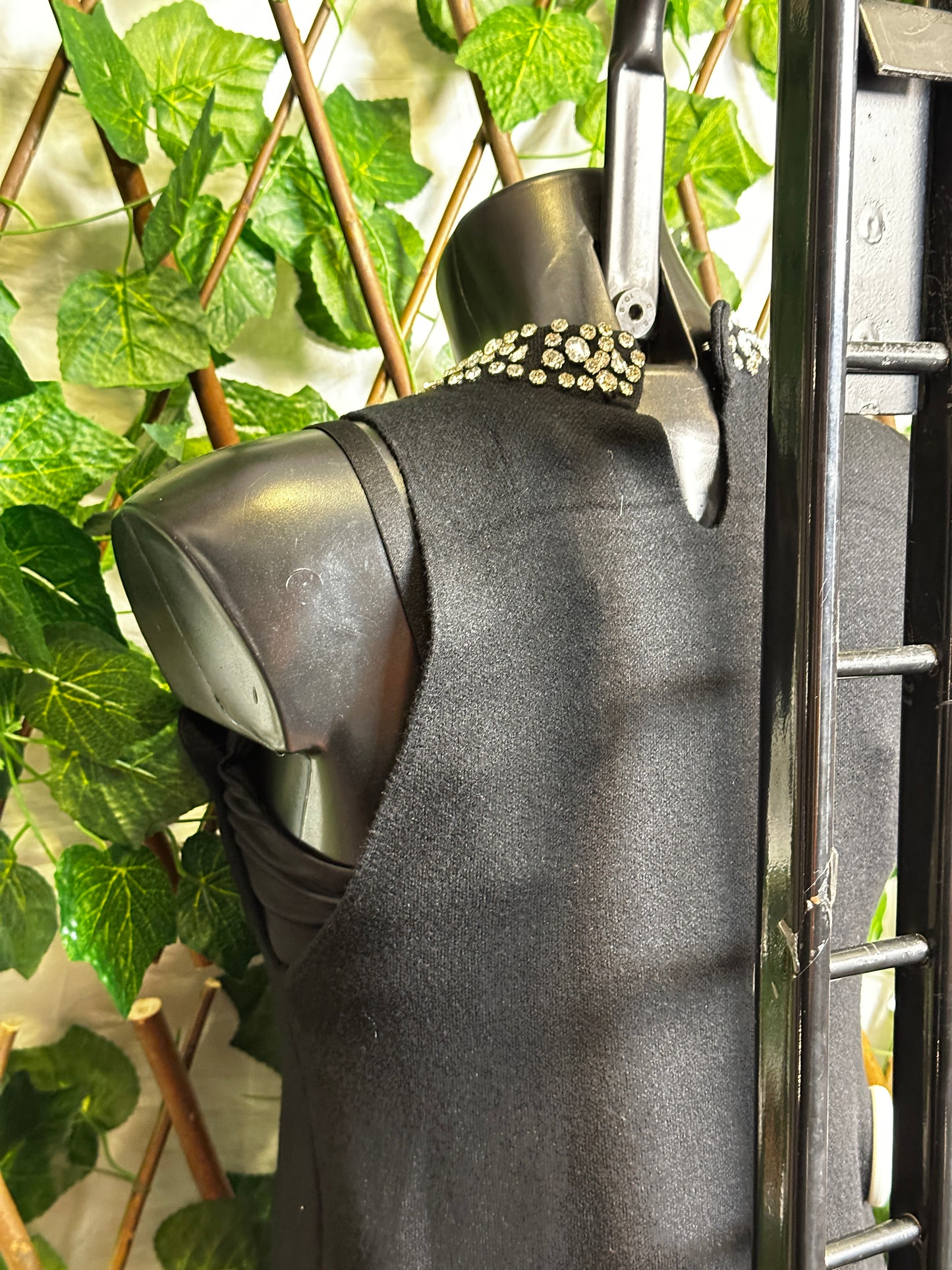 Maglione lungo senza maniche con collo brillantinato