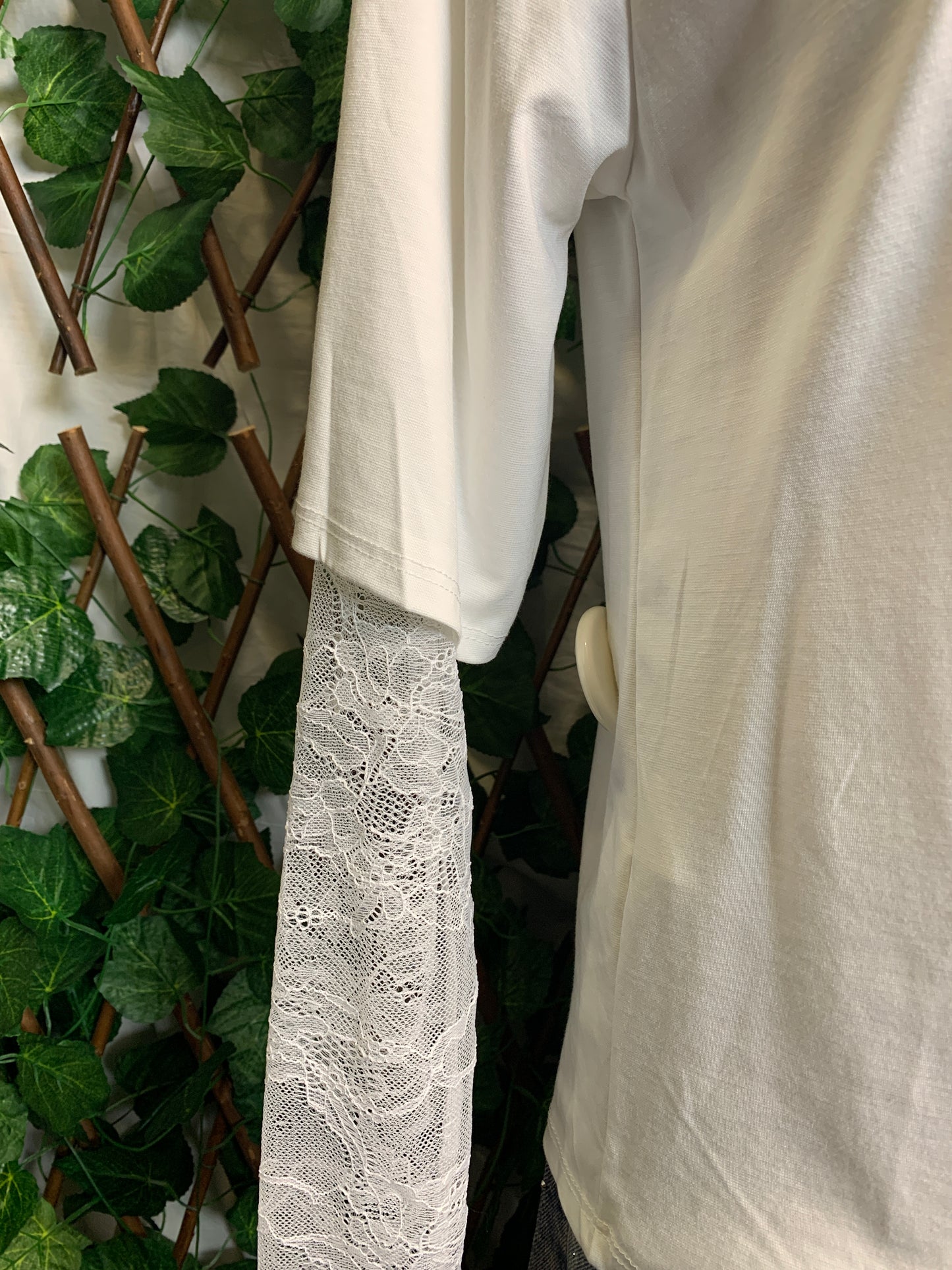 T-shirt with one-piece sleeve