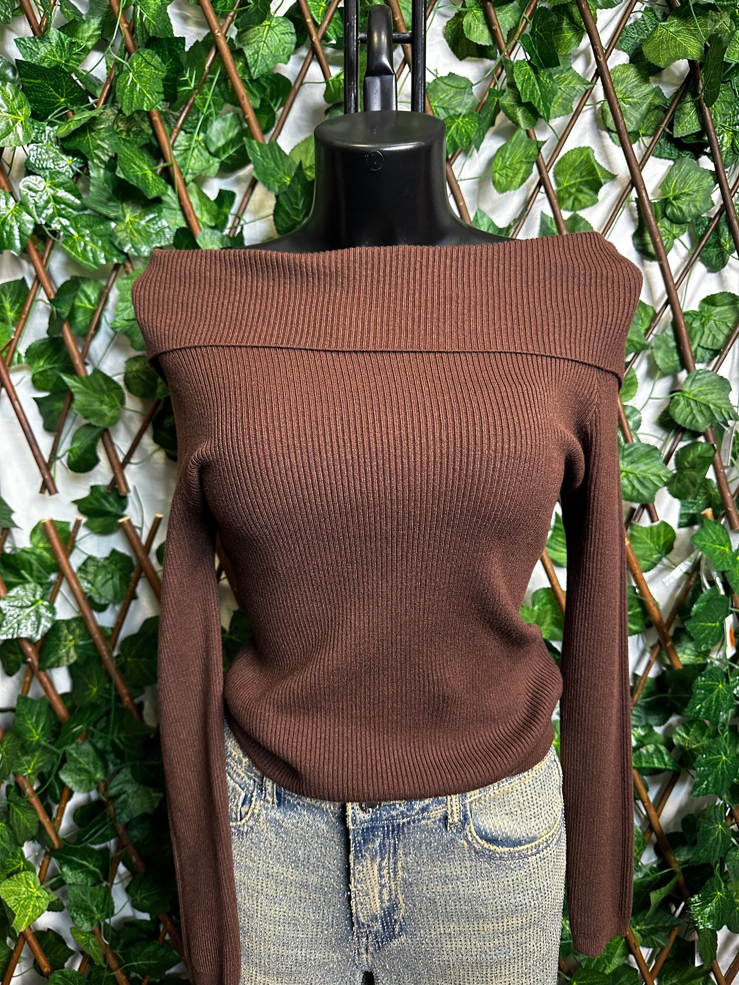 Short shirts with wide necklines