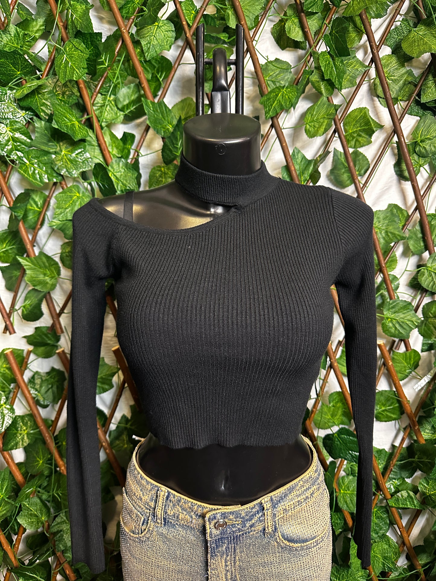 Maglia corta con con Cut-out e le maniche lunghe