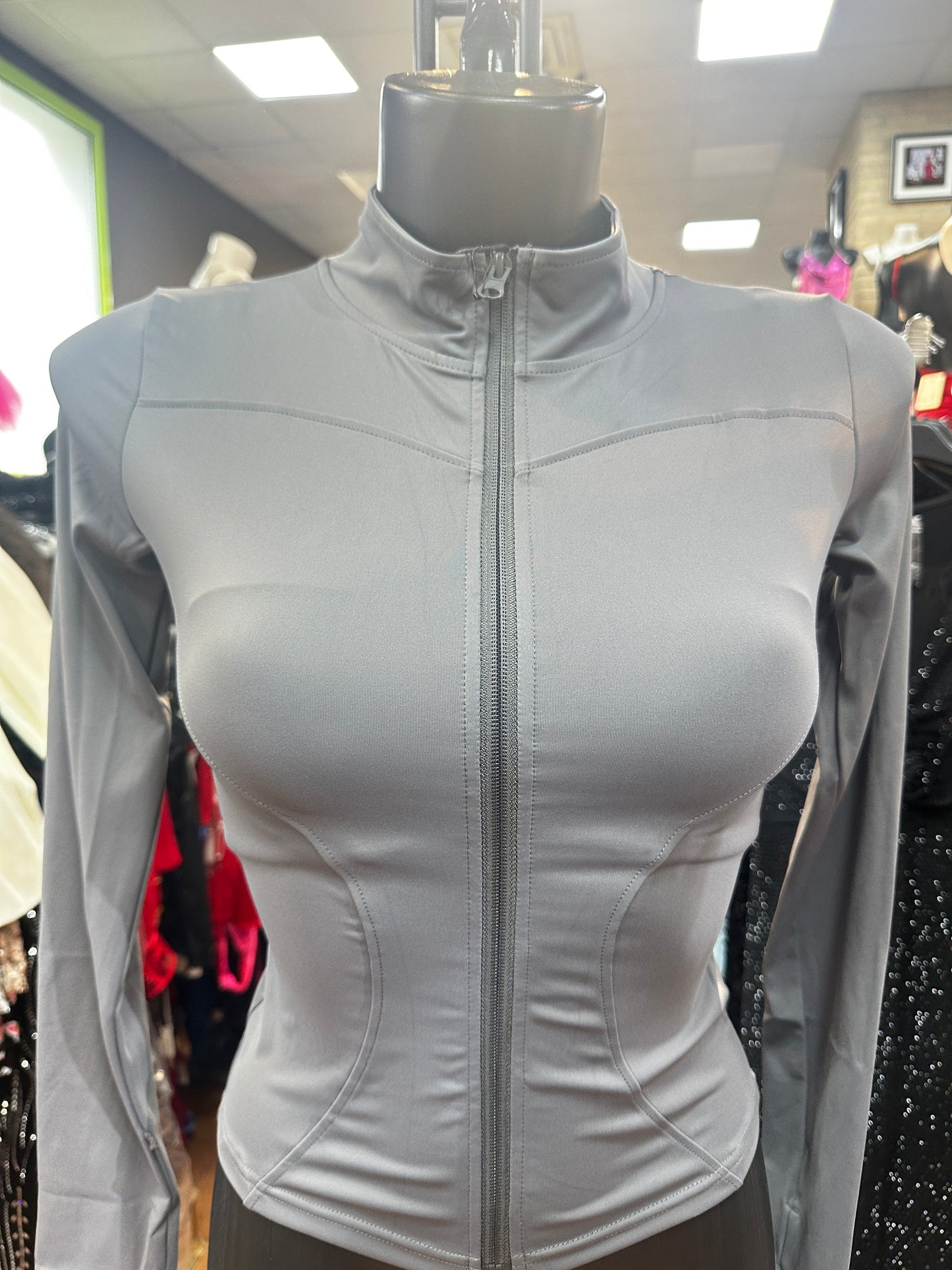 Completo sportivo con pantalone a zampa