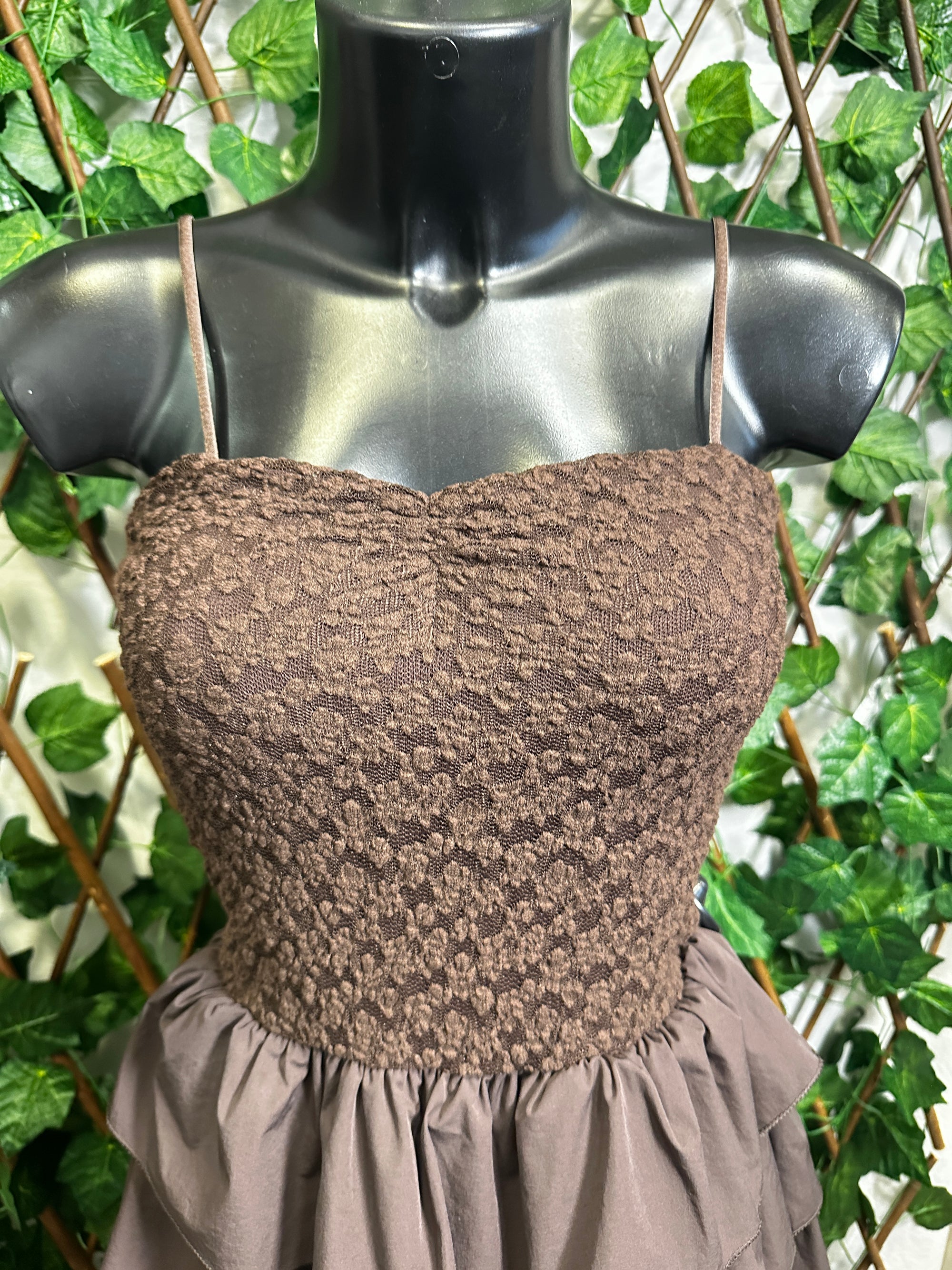 Modello crepe: vestito corto con la gonna svasata e bretelle regolabile | taglia unica