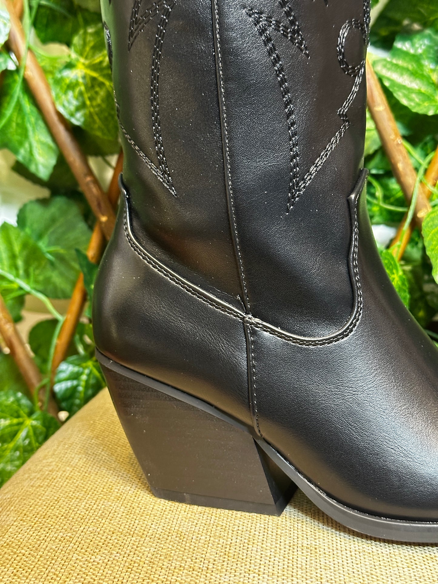 Opaque cowboy boots (5.5cm heel)