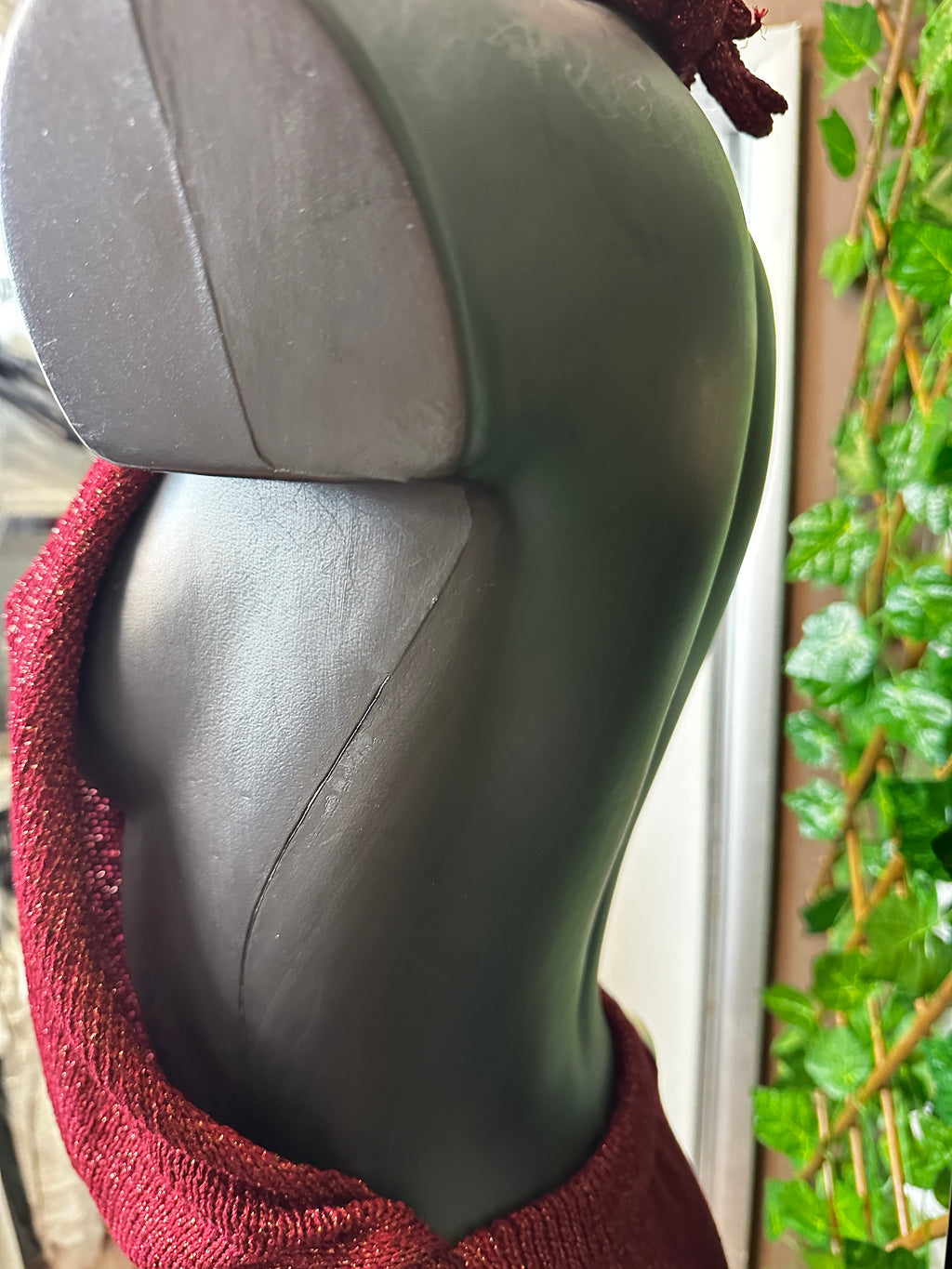 Vestito lungo estivo con la scollatura profonda e la schiena scoperta