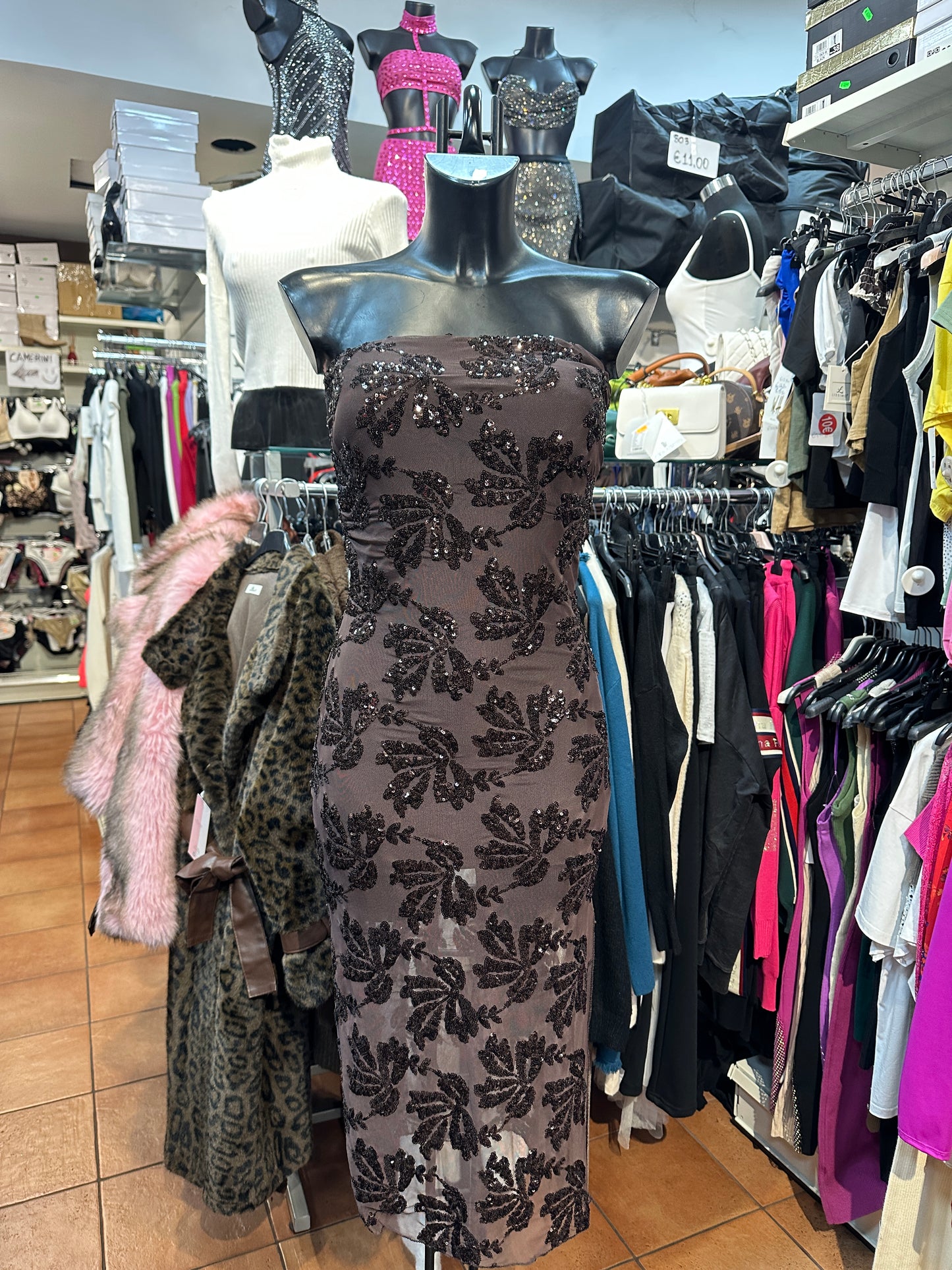 Abito a fascia con paillettes e spacco – DIVA SEGRETA 💎✨