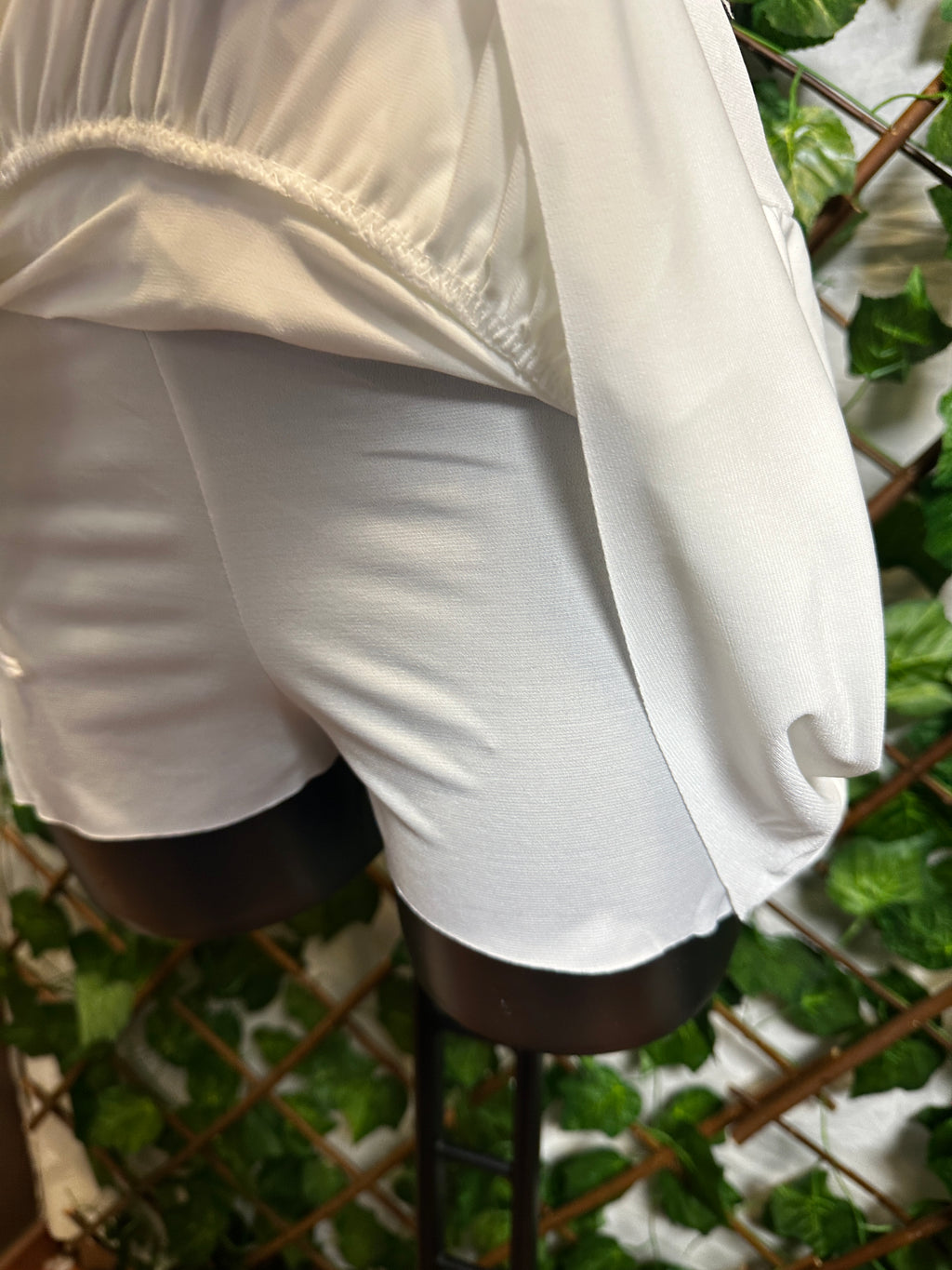 Vestito corto con la scolatura profonda e la schiena scoperta | taglia unica
