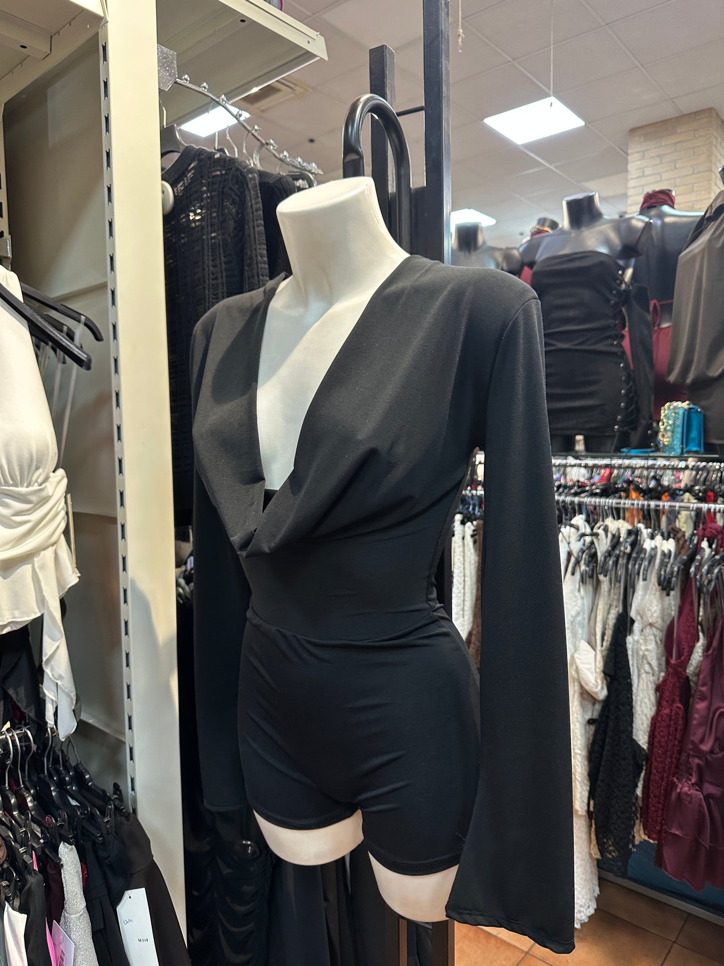 Tuta corta maniche lunghe con scollo a cascata – TENTAZIONE NOTTURNA 🌹🔥