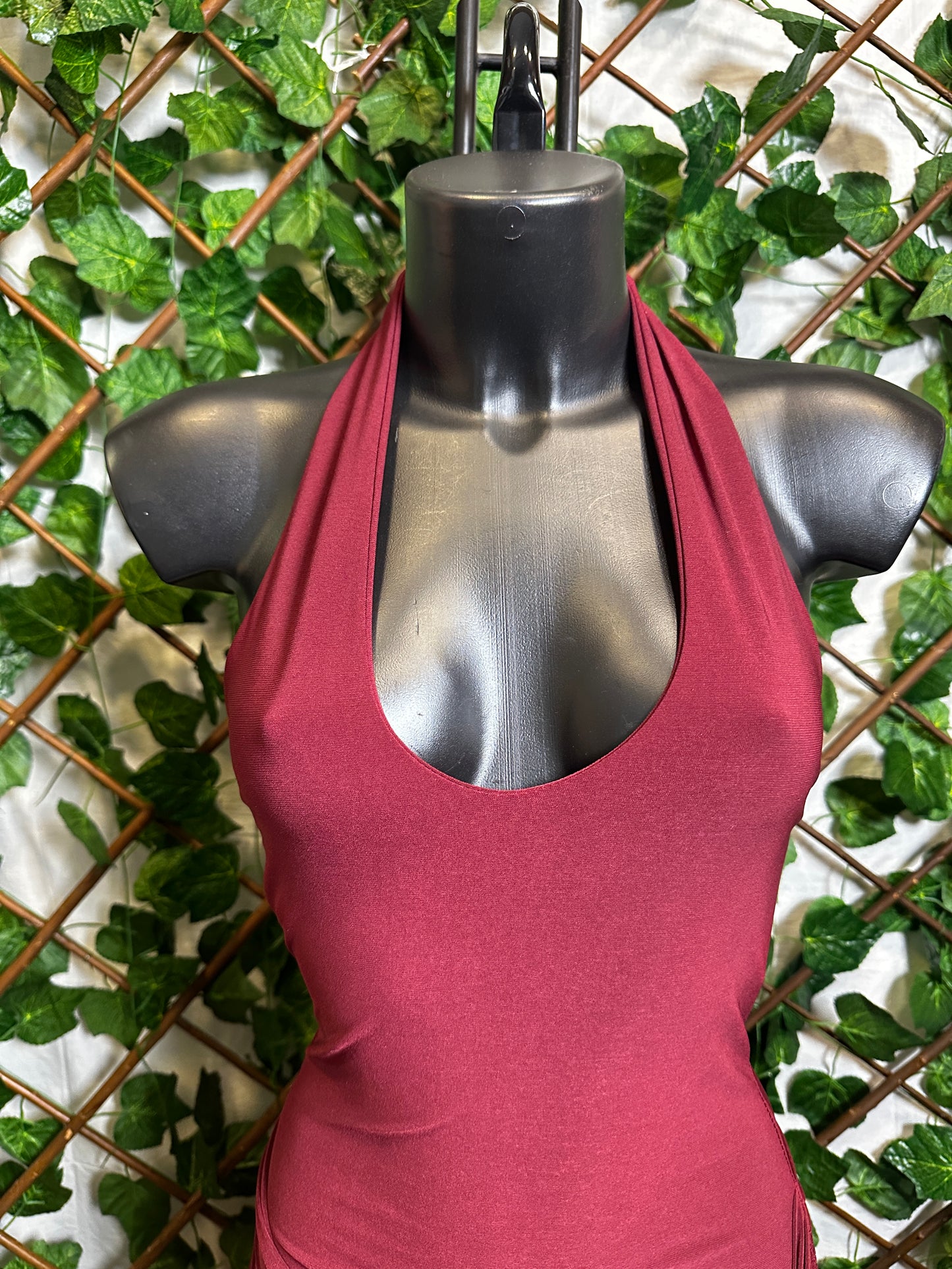 Vestito lungo con laccio sul collo, dettaglio stella marina e lo spacco sul lato sinistro