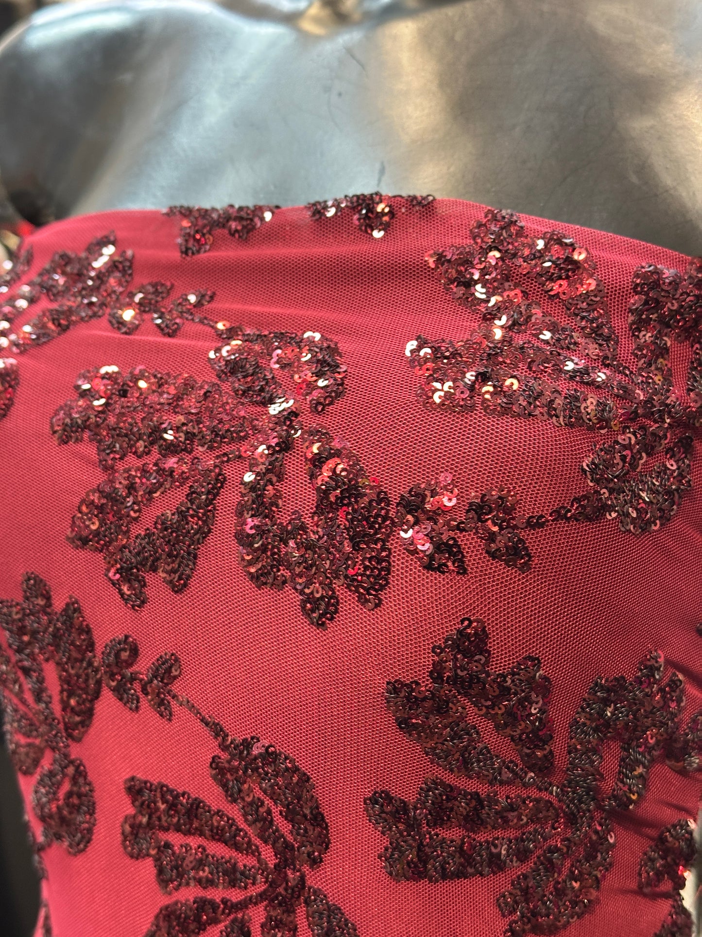 Abito a fascia con paillettes e spacco – DIVA SEGRETA 💎✨