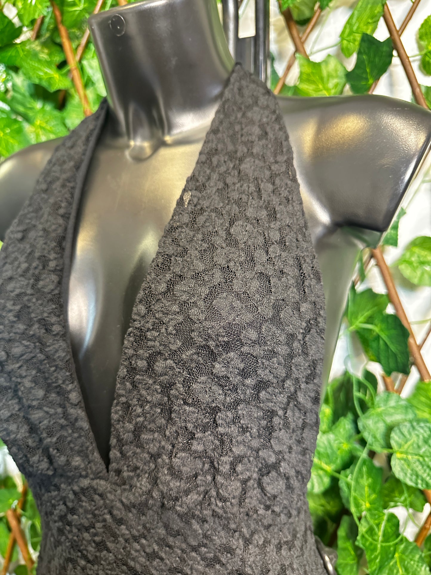 Crepe style: short dress with a deep neckline | one size