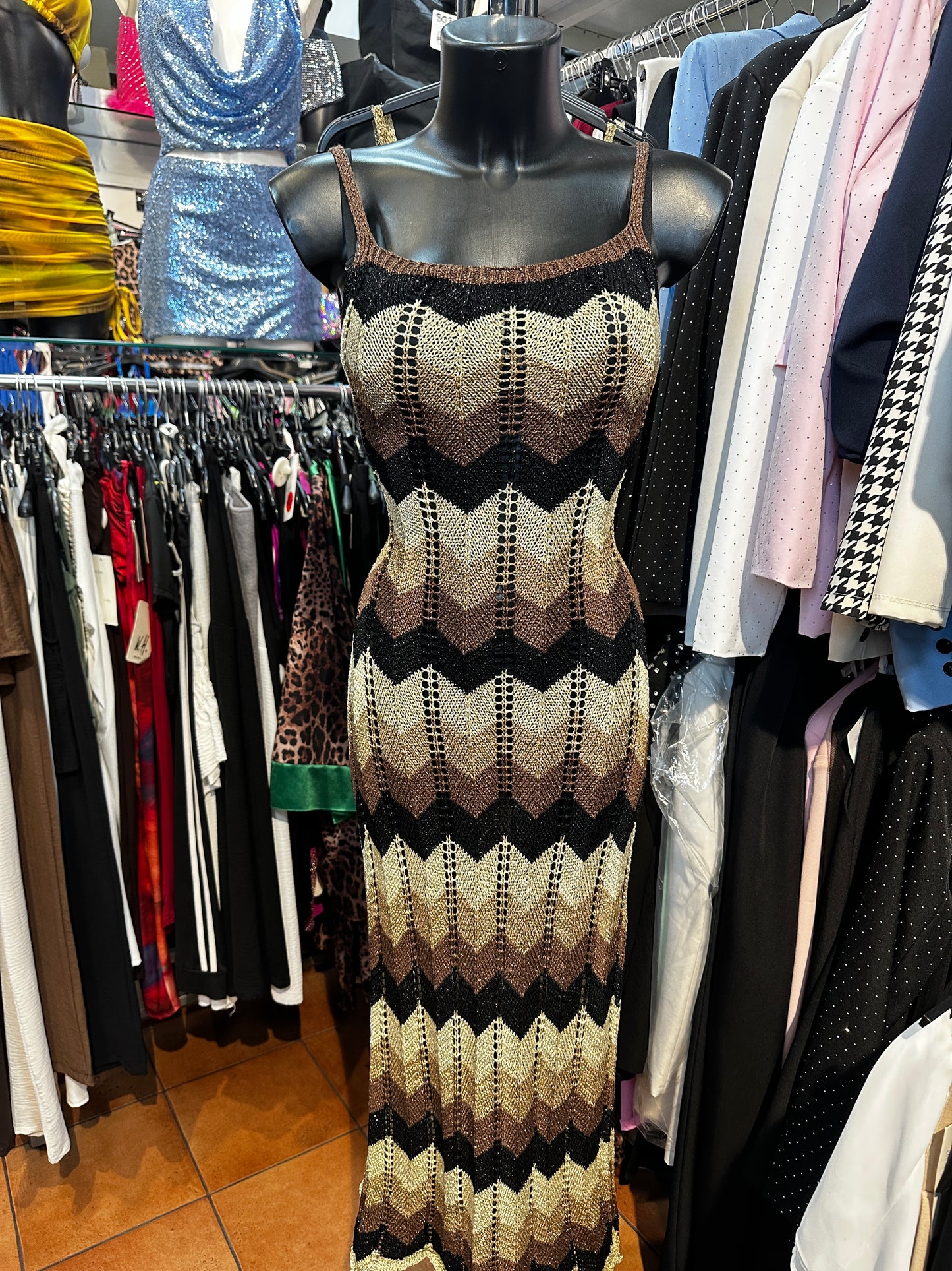 Vestito lungo estivo con la schiena scoperta